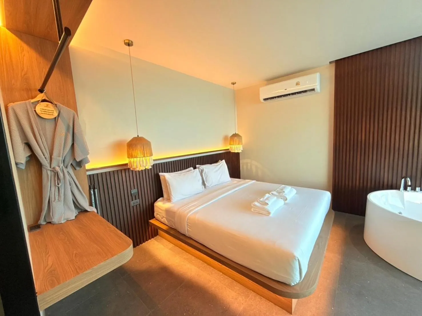 Bed in Sangthian Beach Resort