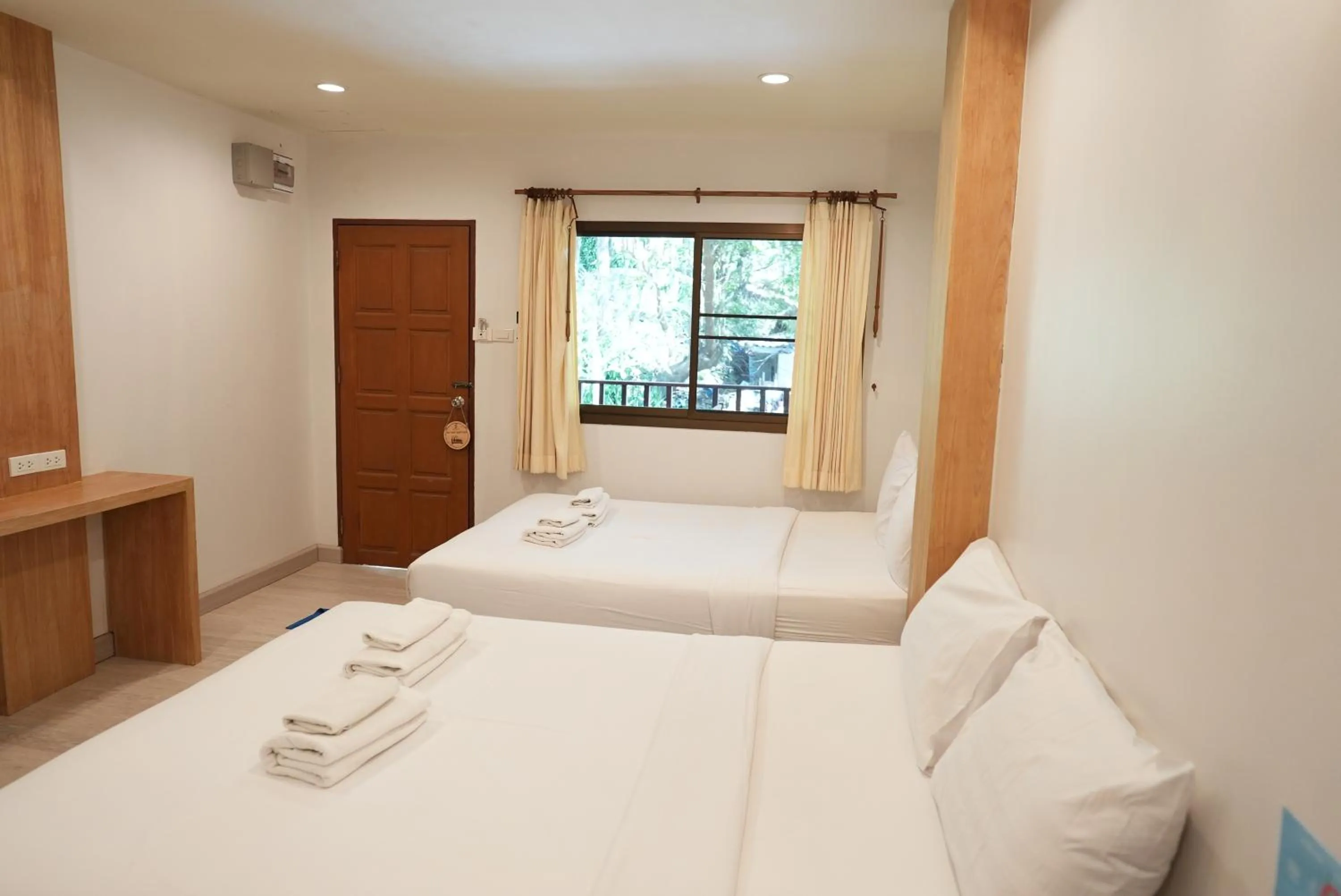 Bed in Sangthian Beach Resort