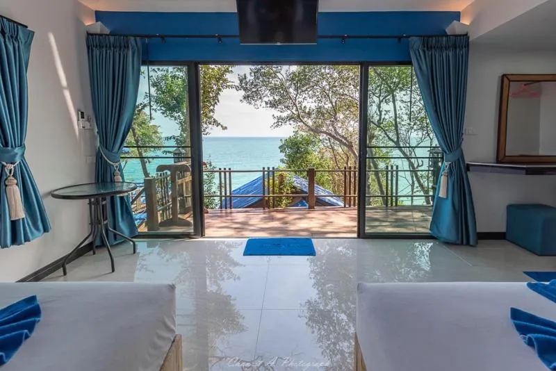 Bed in Sangthian Beach Resort