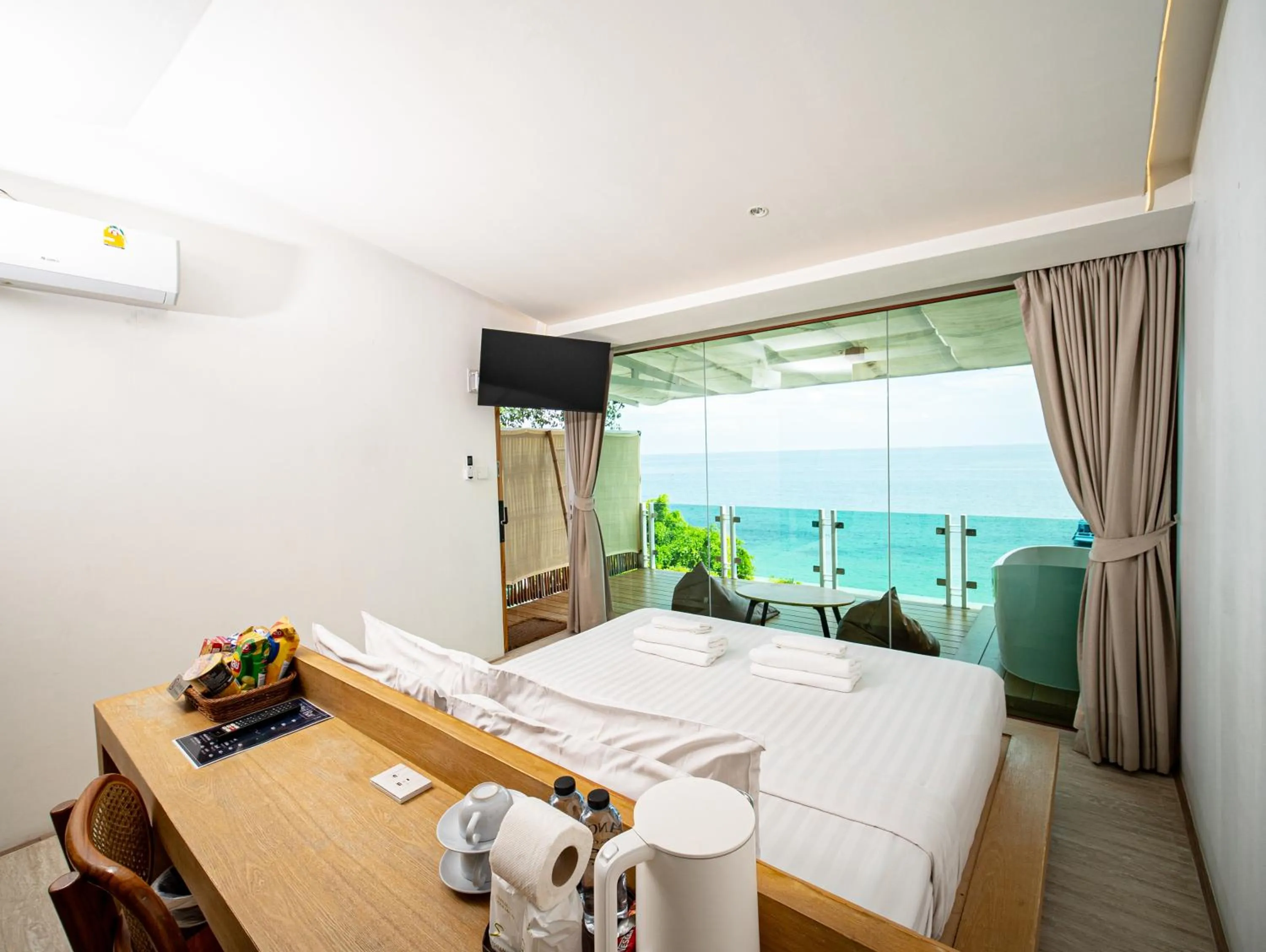 Bed in Sangthian Beach Resort