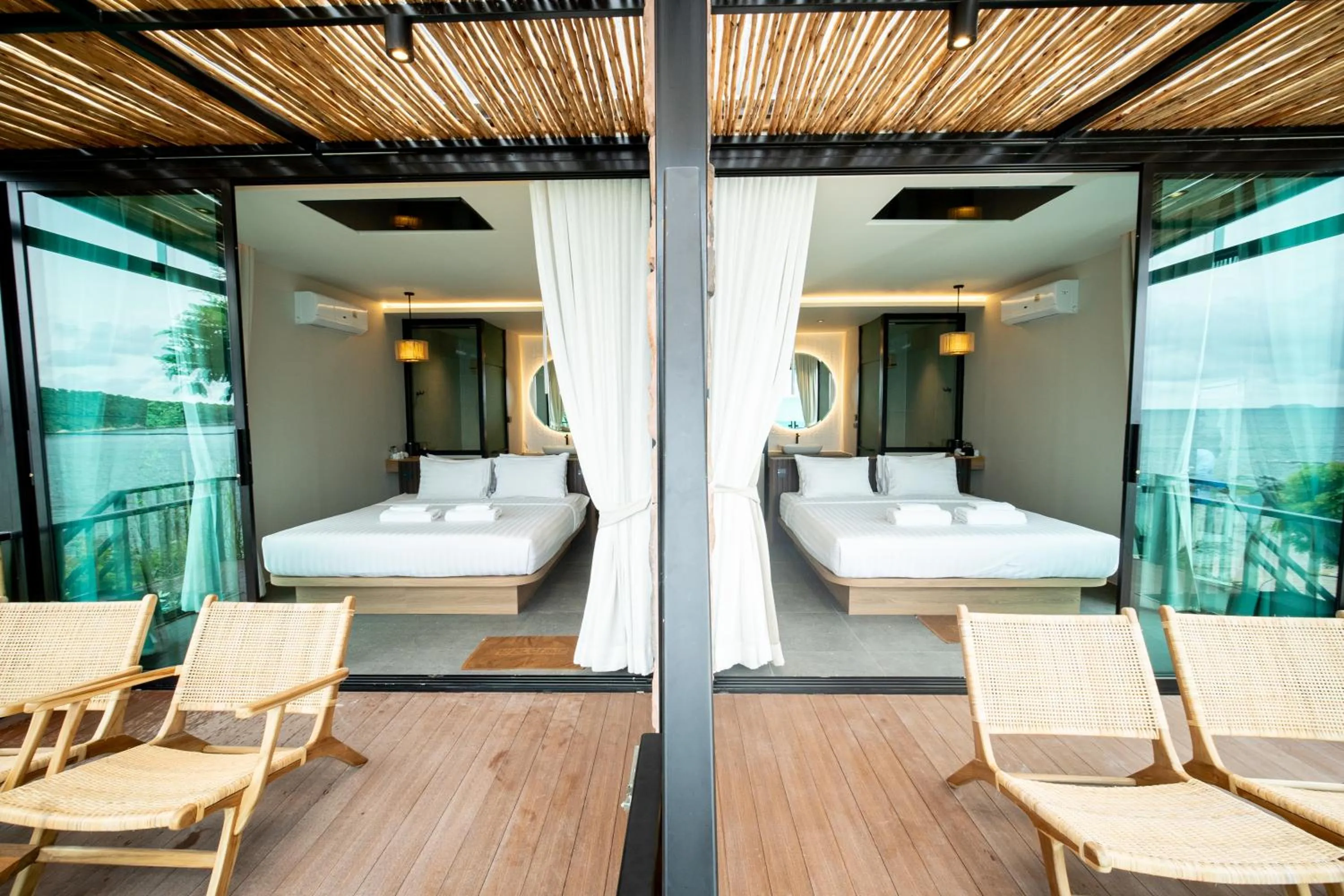 Bed in Sangthian Beach Resort