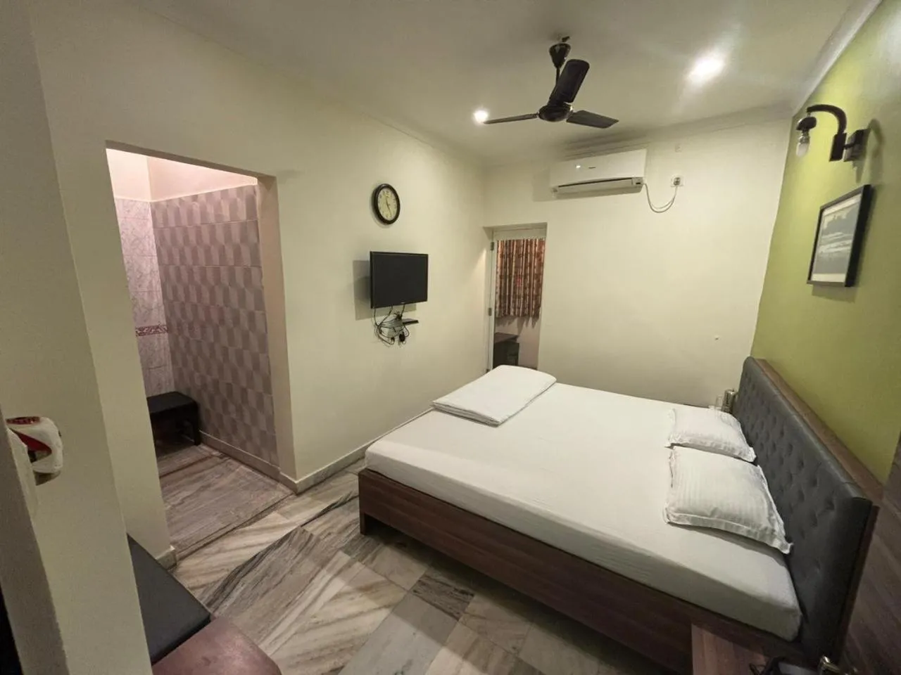 Bed in Om Sai Villa Guesthouse