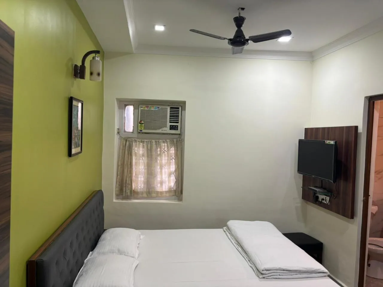 Bed in Om Sai Villa Guesthouse