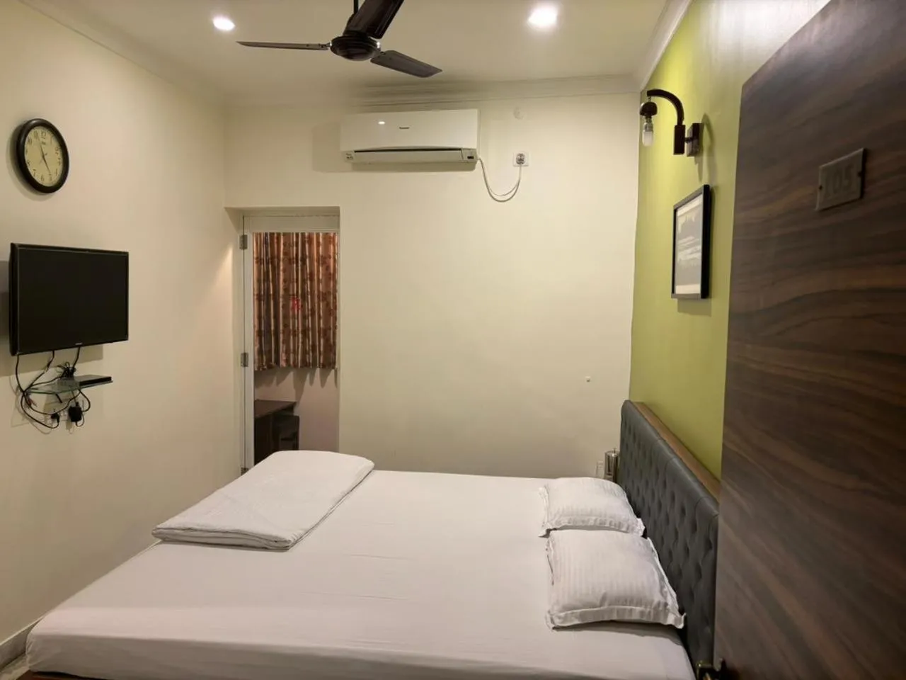 Bed in Om Sai Villa Guesthouse