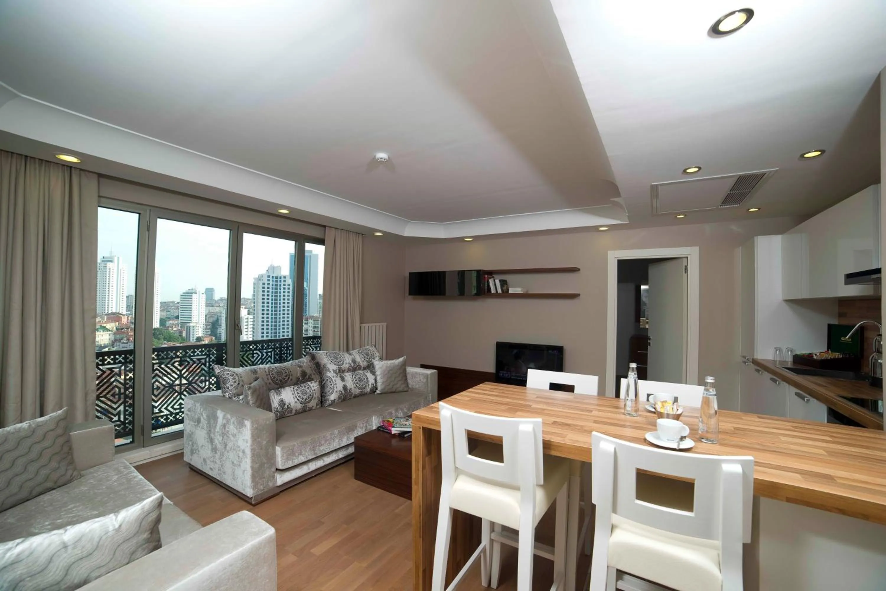 TV and multimedia in Taba Luxury Suites and Hotel