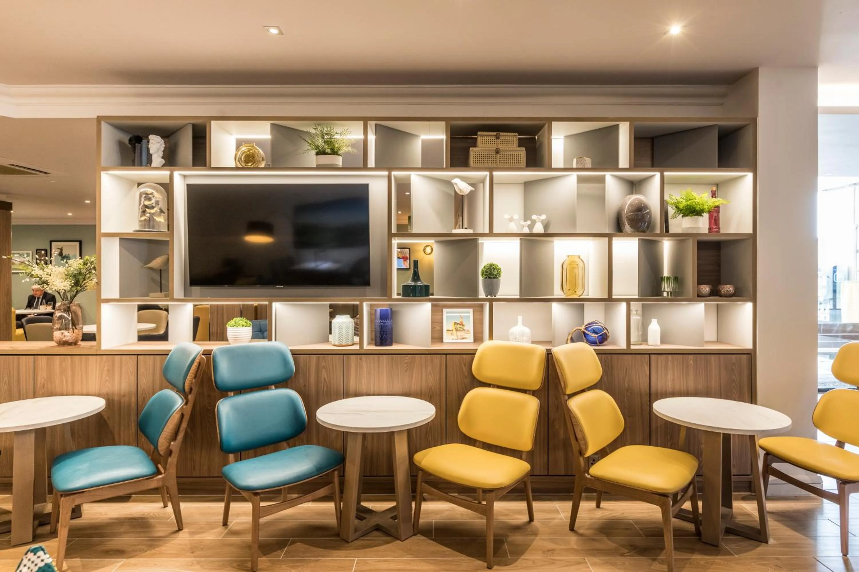 Lounge or bar in Holiday Inn Bristol Filton by IHG