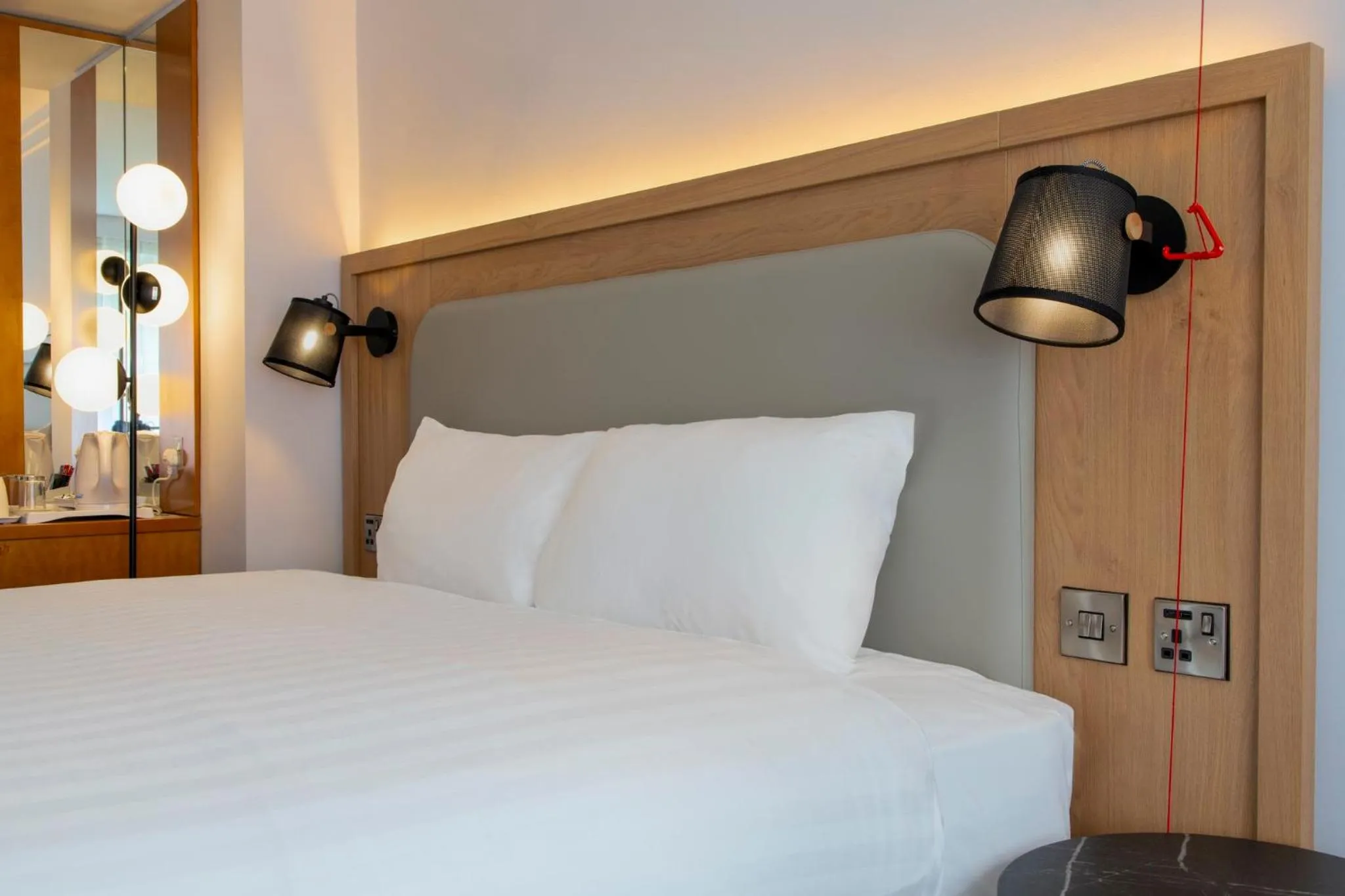 Photo of the whole room, Bed in Holiday Inn Bristol Filton by IHG