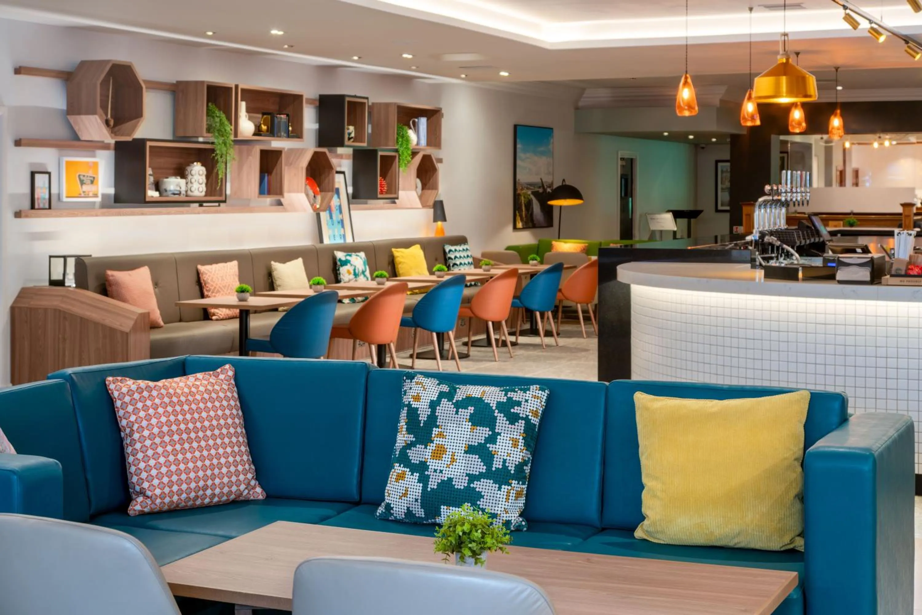 Lounge or bar in Holiday Inn Bristol Filton by IHG