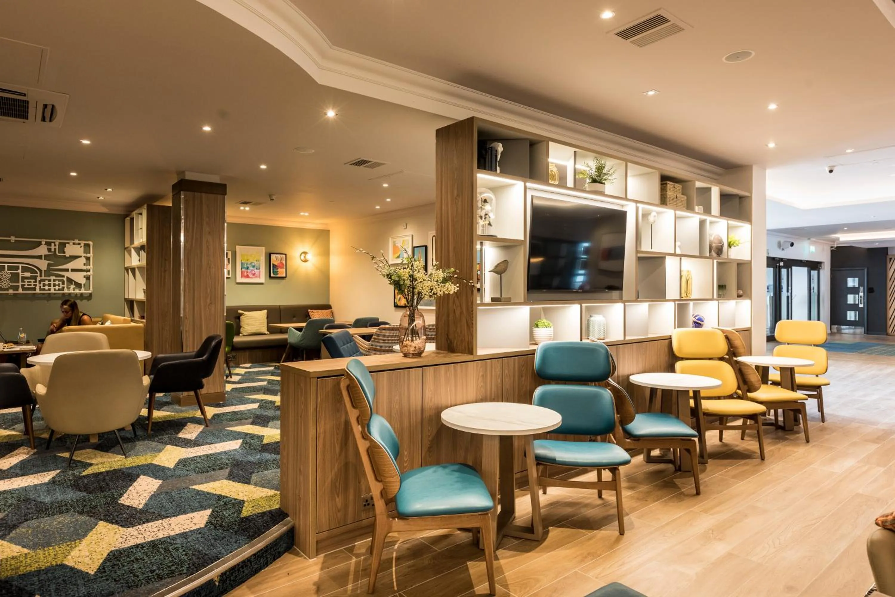 Lounge or bar in Holiday Inn Bristol Filton by IHG