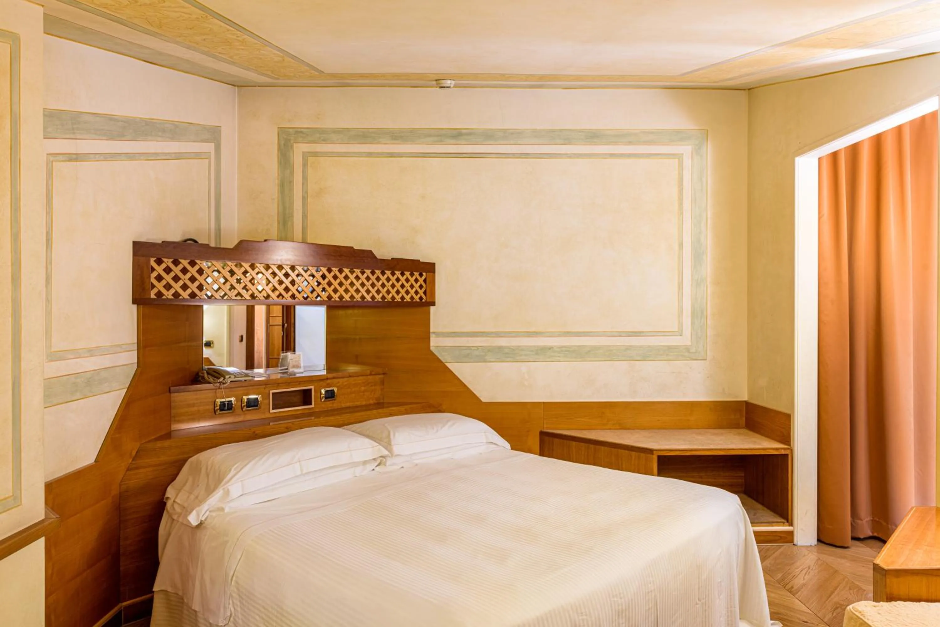 Bedroom, Bed in Hotel S. Anna