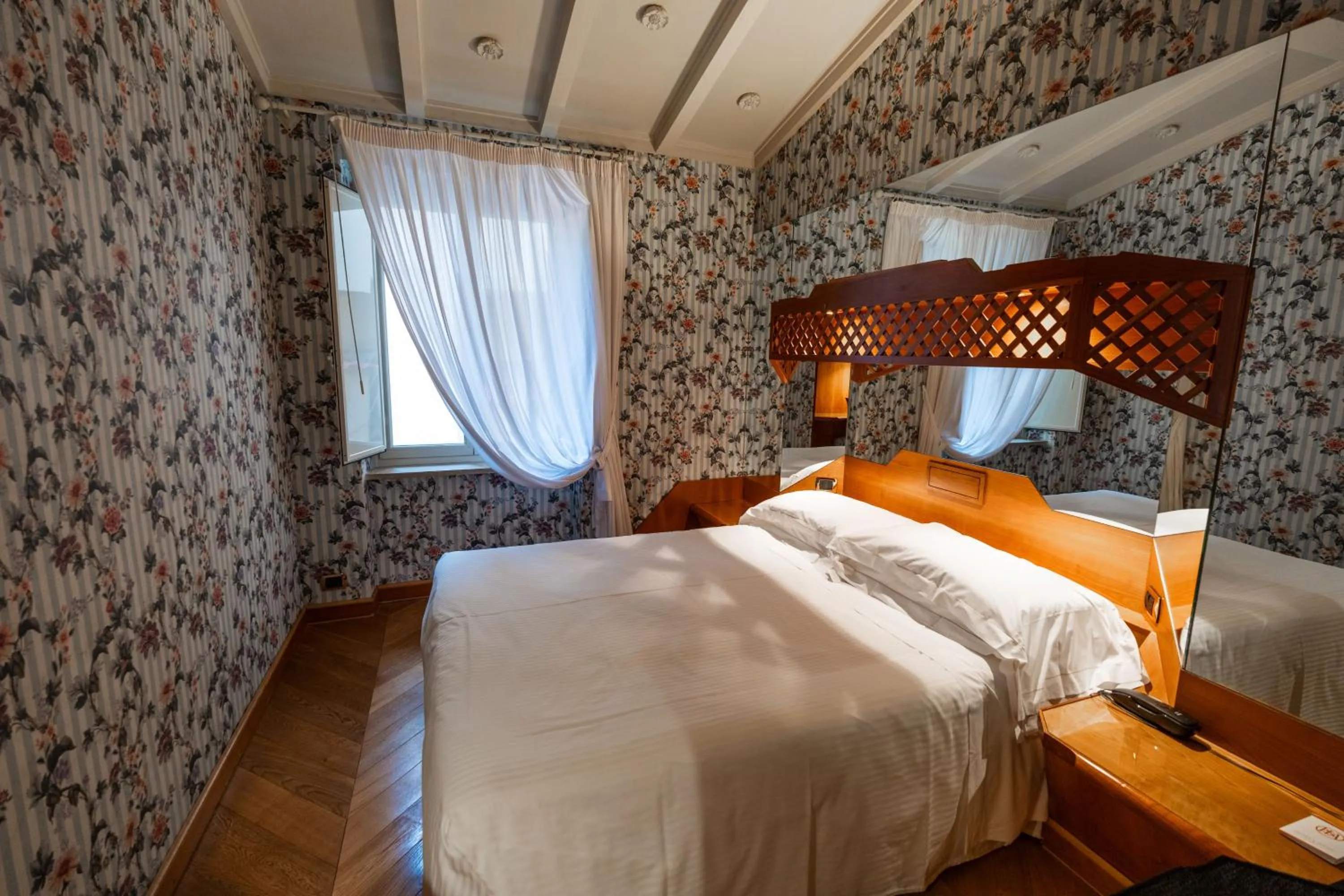 Bedroom, Bed in Hotel S. Anna