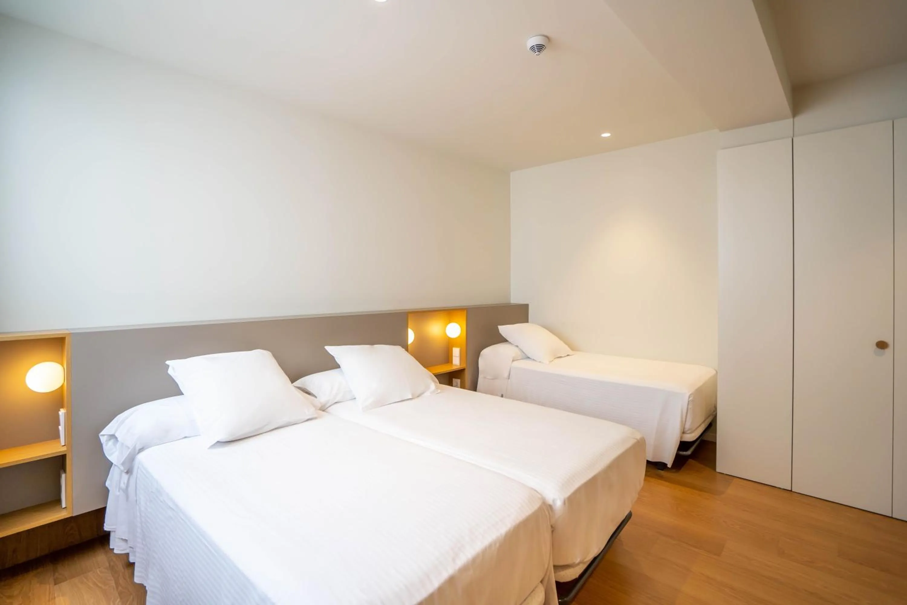 Photo of the whole room, Bed in Teide Rooms