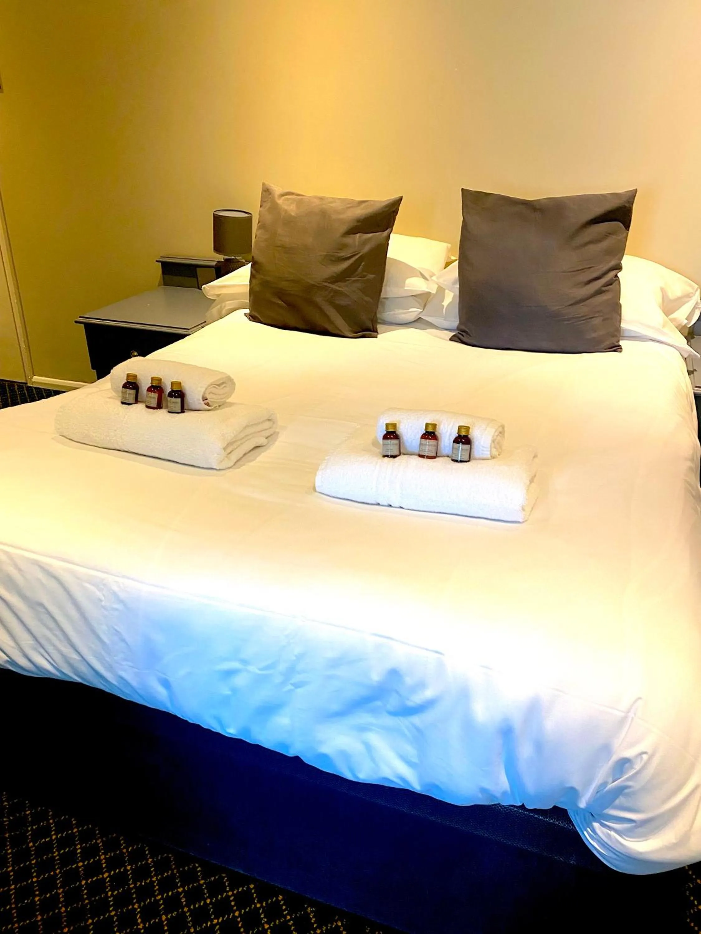 Double or Twin Room in Bells Hotel
