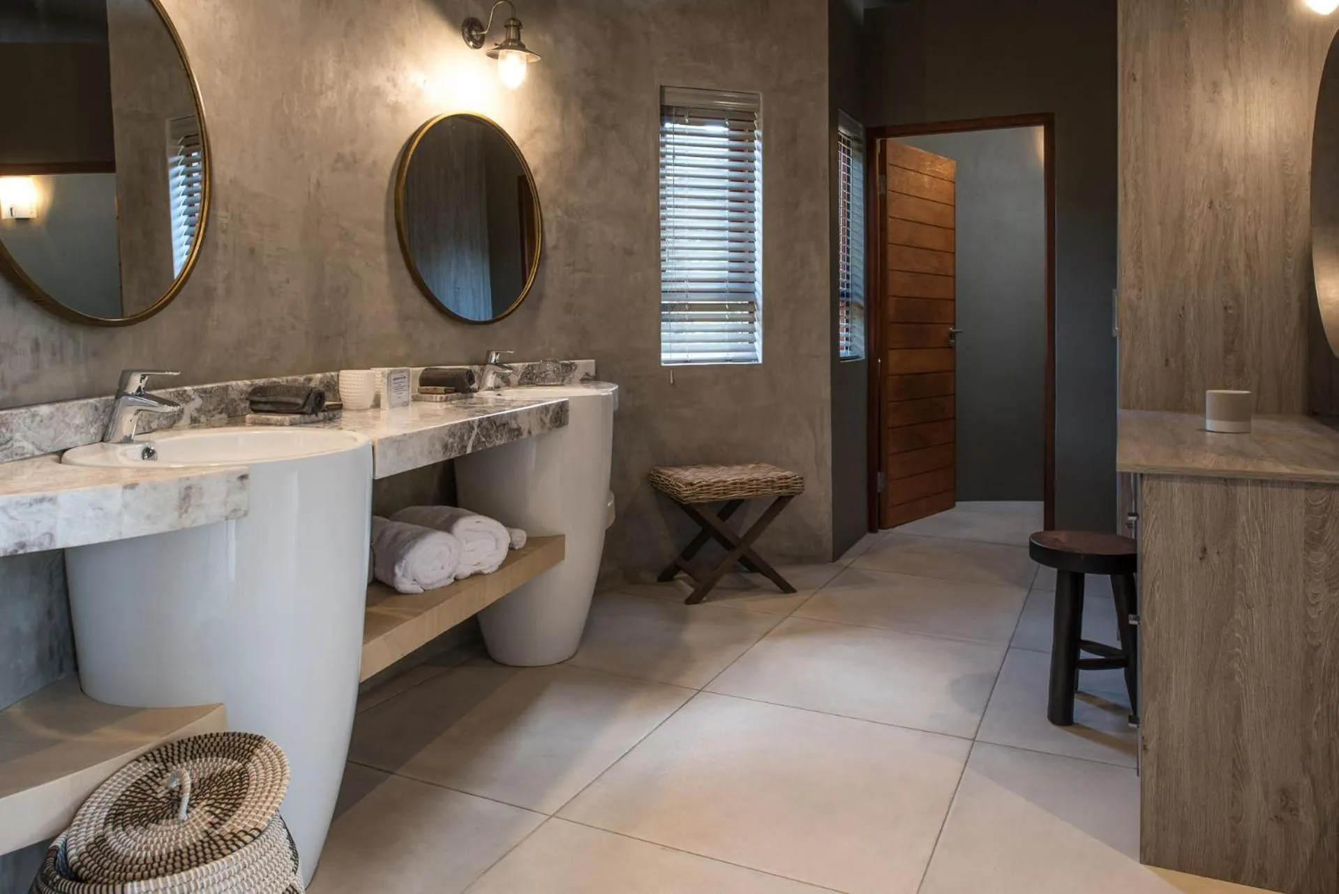 Toilet in Lush Private Game Lodge