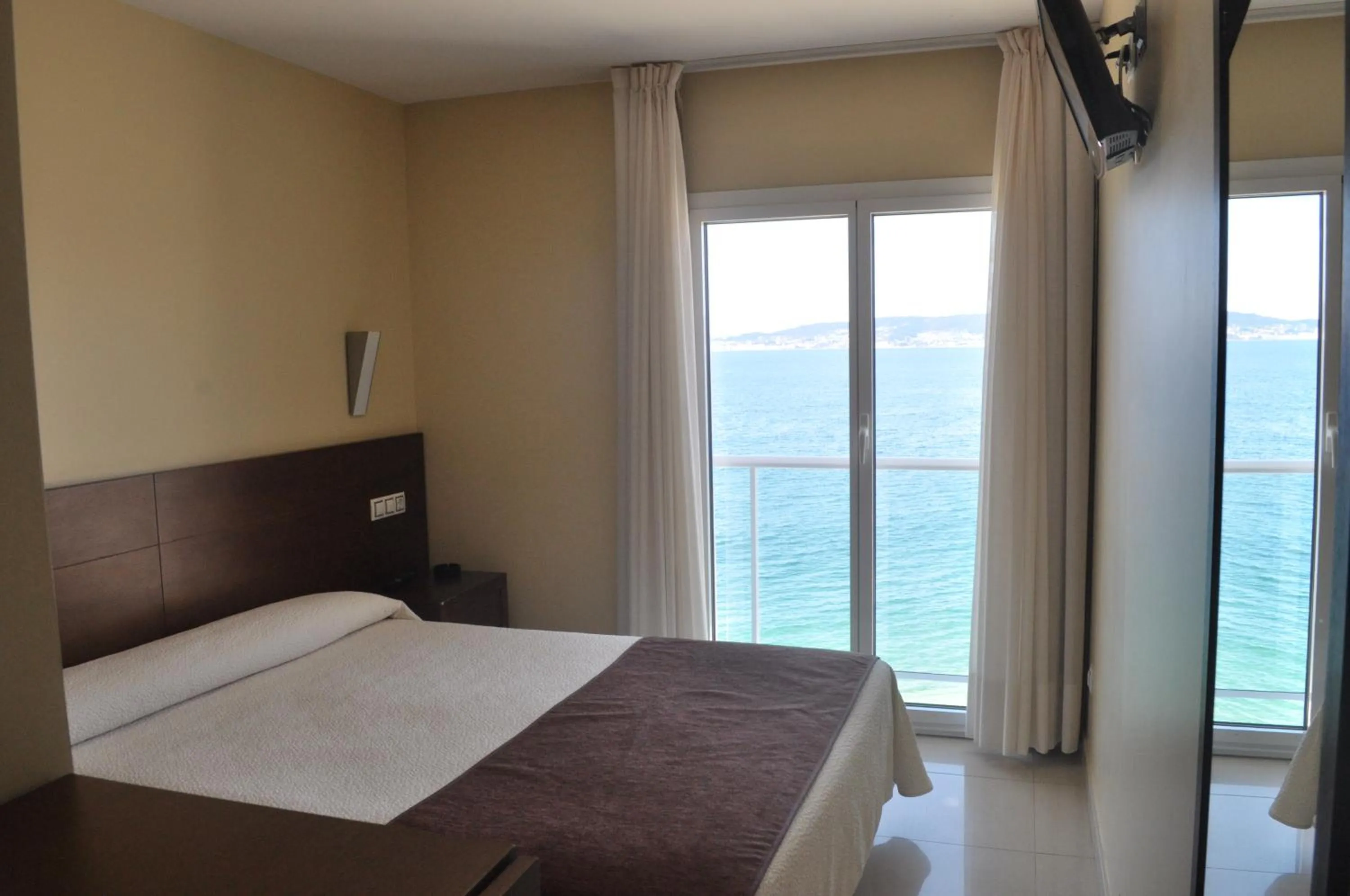 Day, Bed in Hotel Restaurante Loureiro