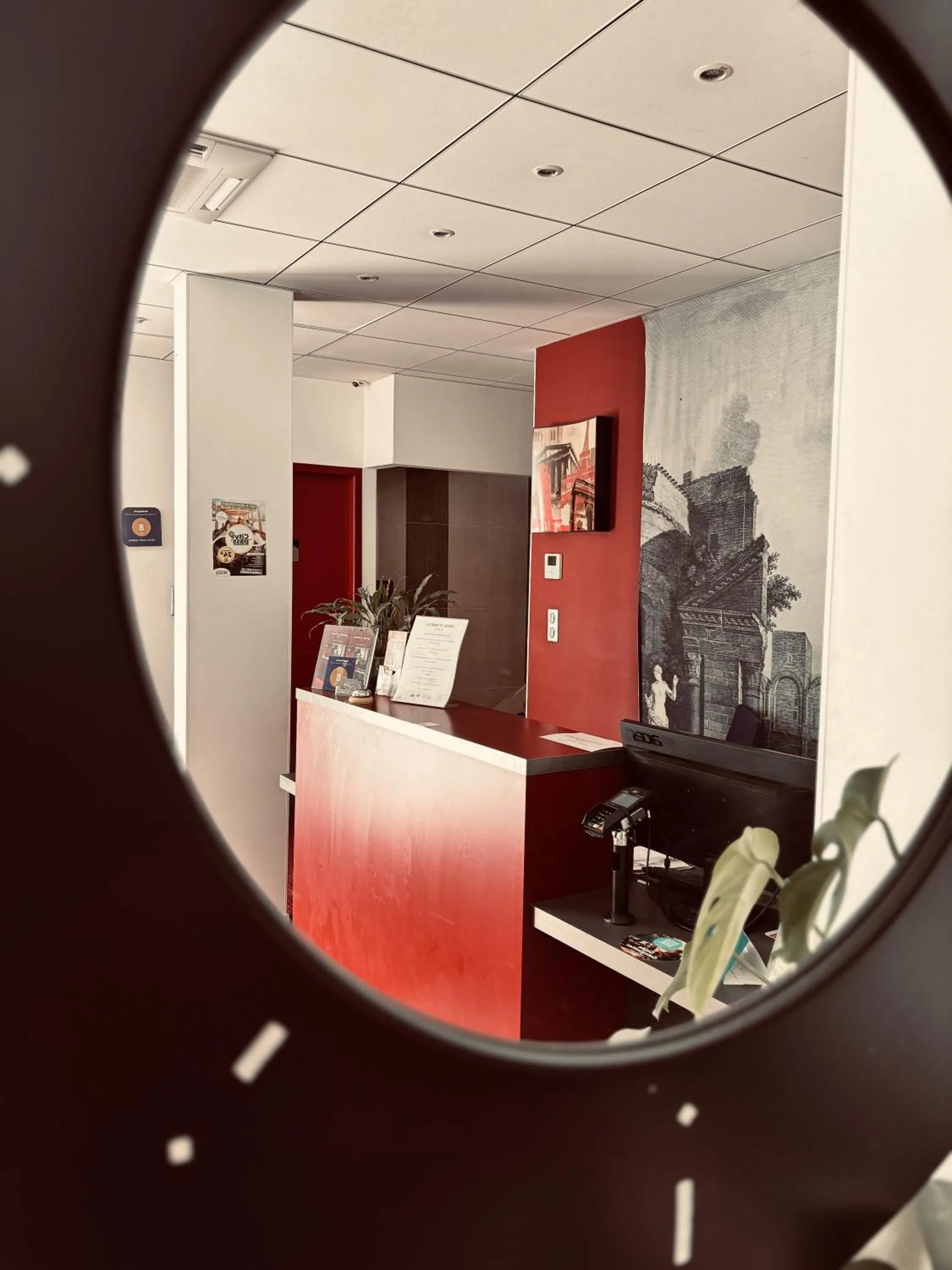 Lobby or reception in Logis Hôtel Saint Martin