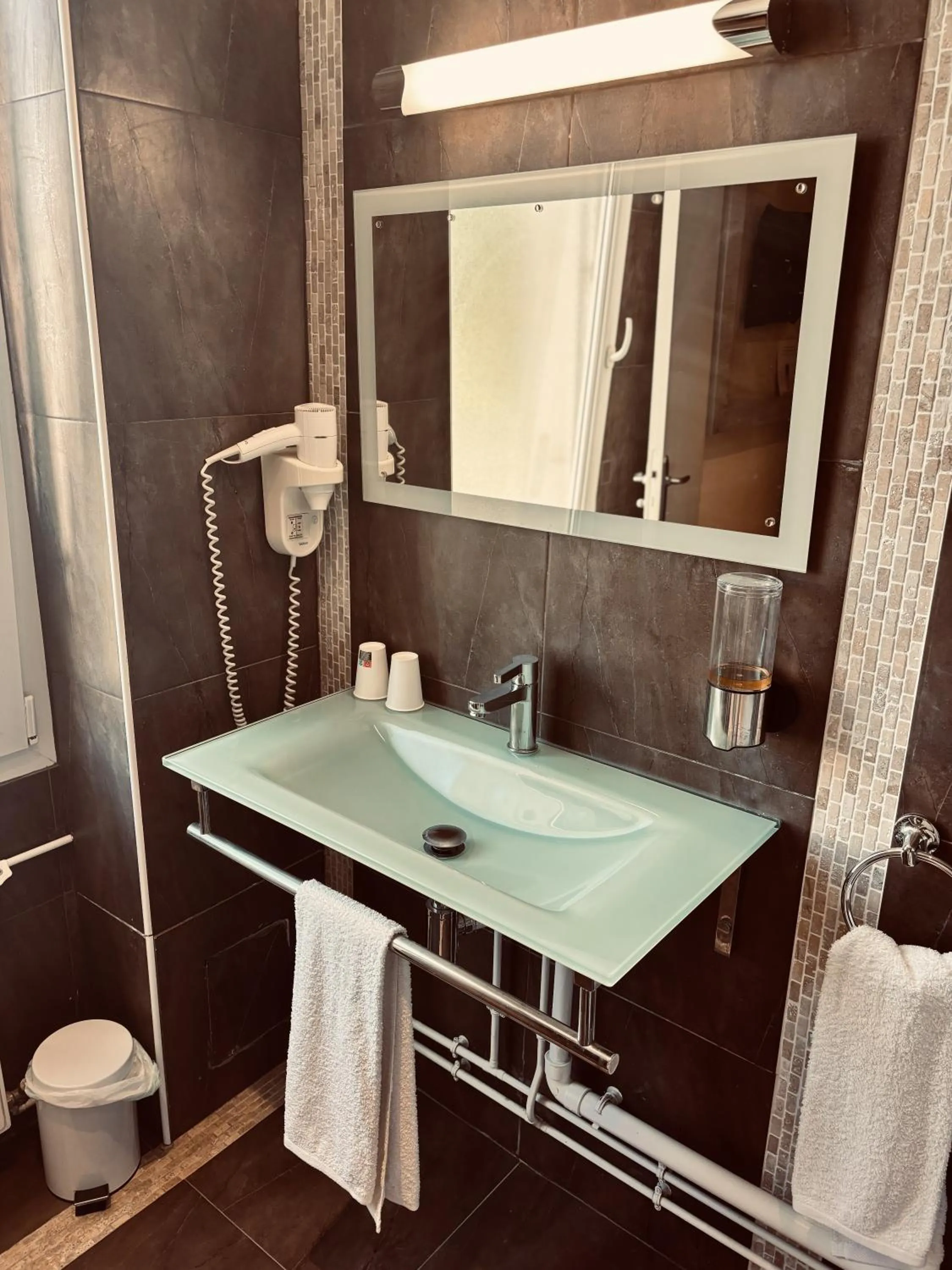 Bathroom in Logis Hôtel Saint Martin