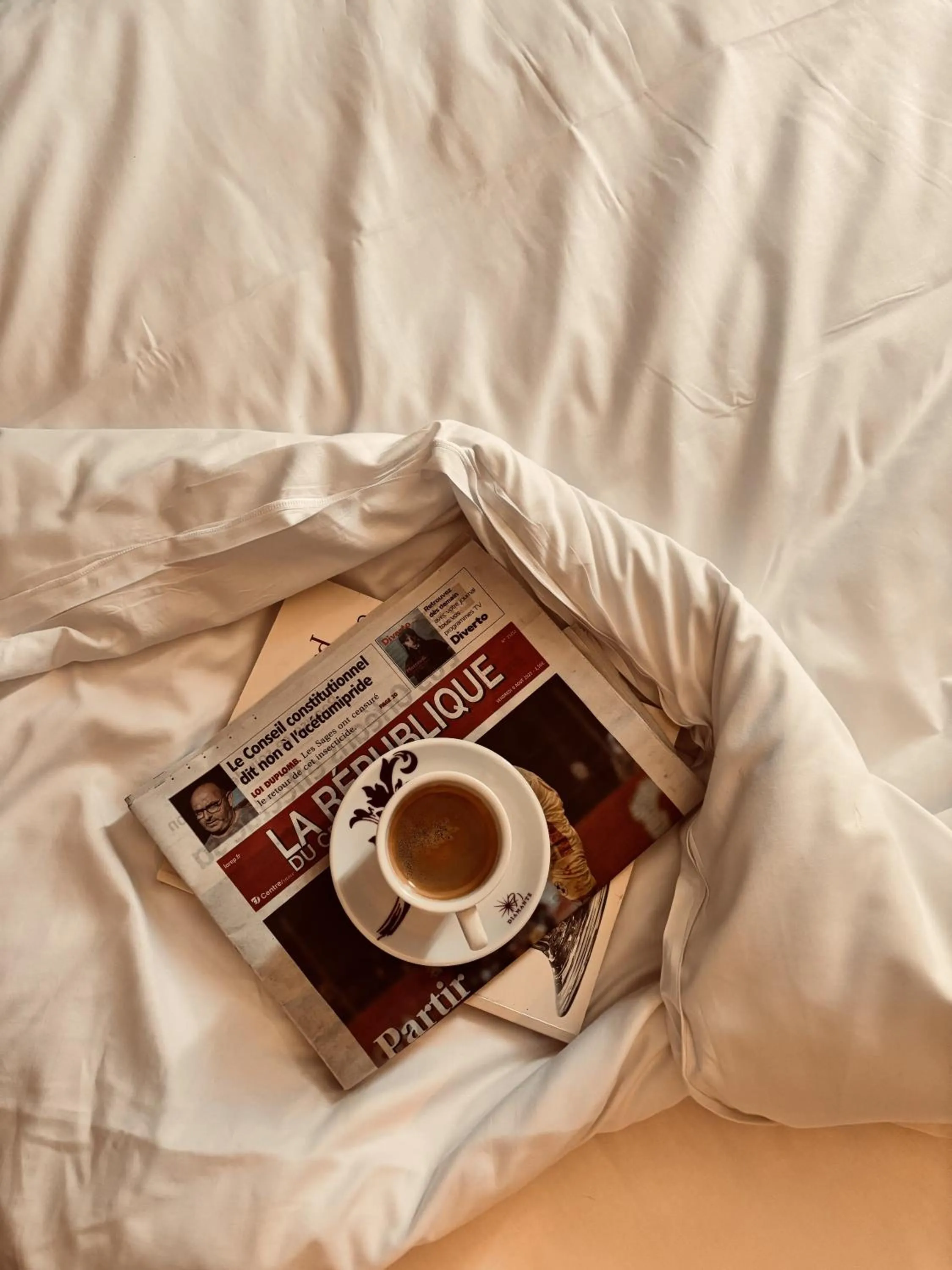 Bed in Logis Hôtel Saint Martin