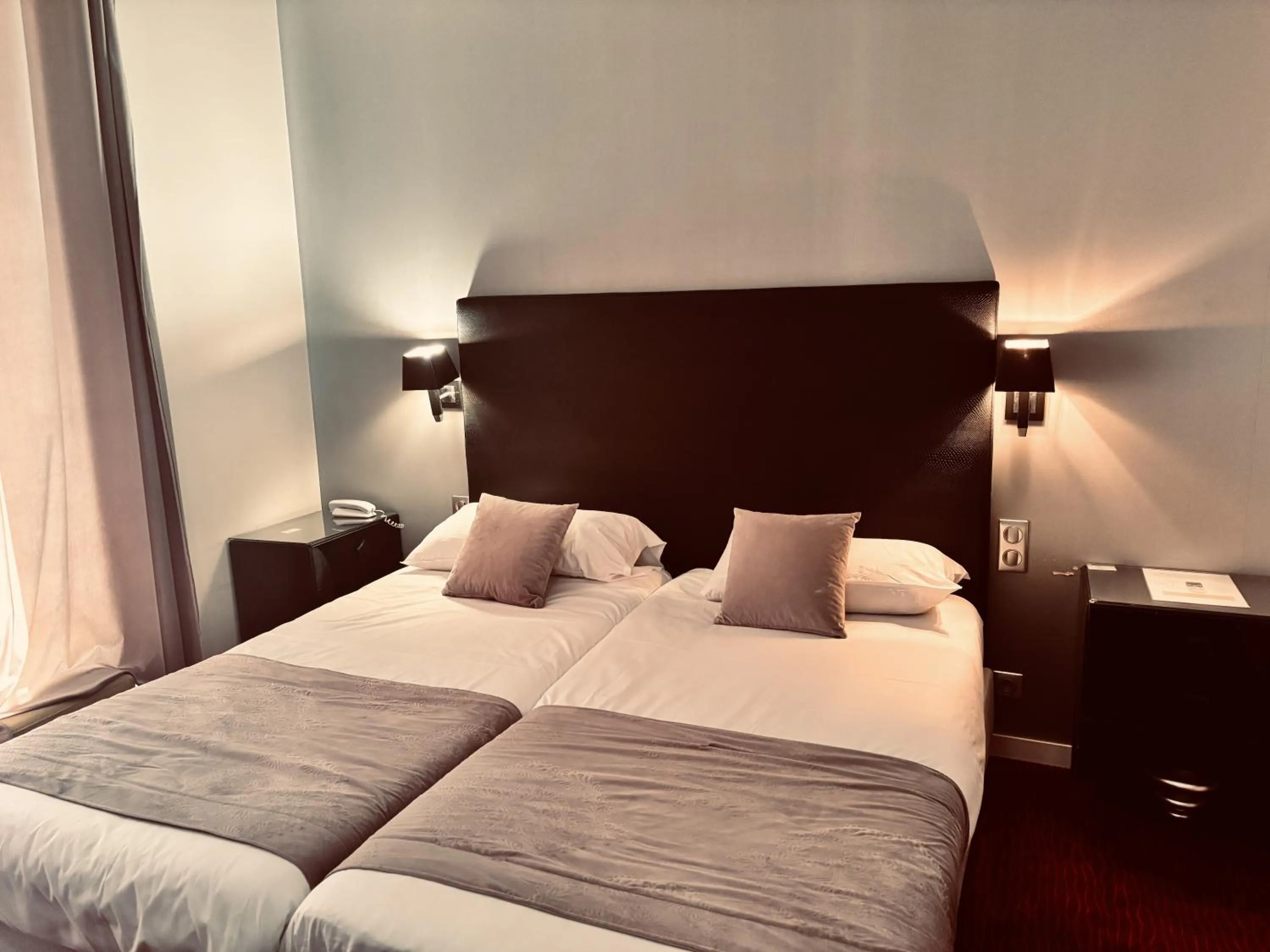 Bed in Logis Hôtel Saint Martin