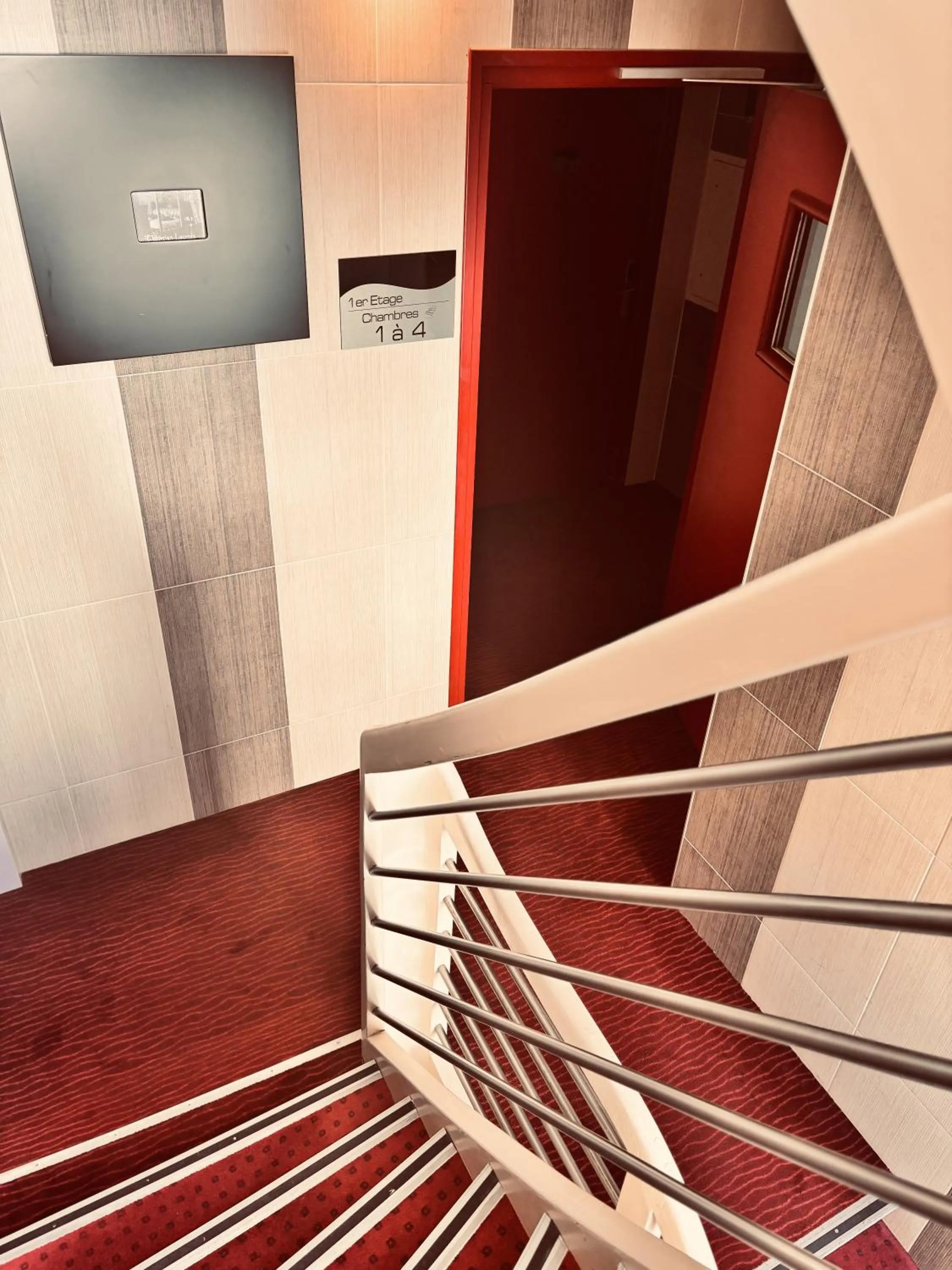 Lobby or reception in Logis Hôtel Saint Martin