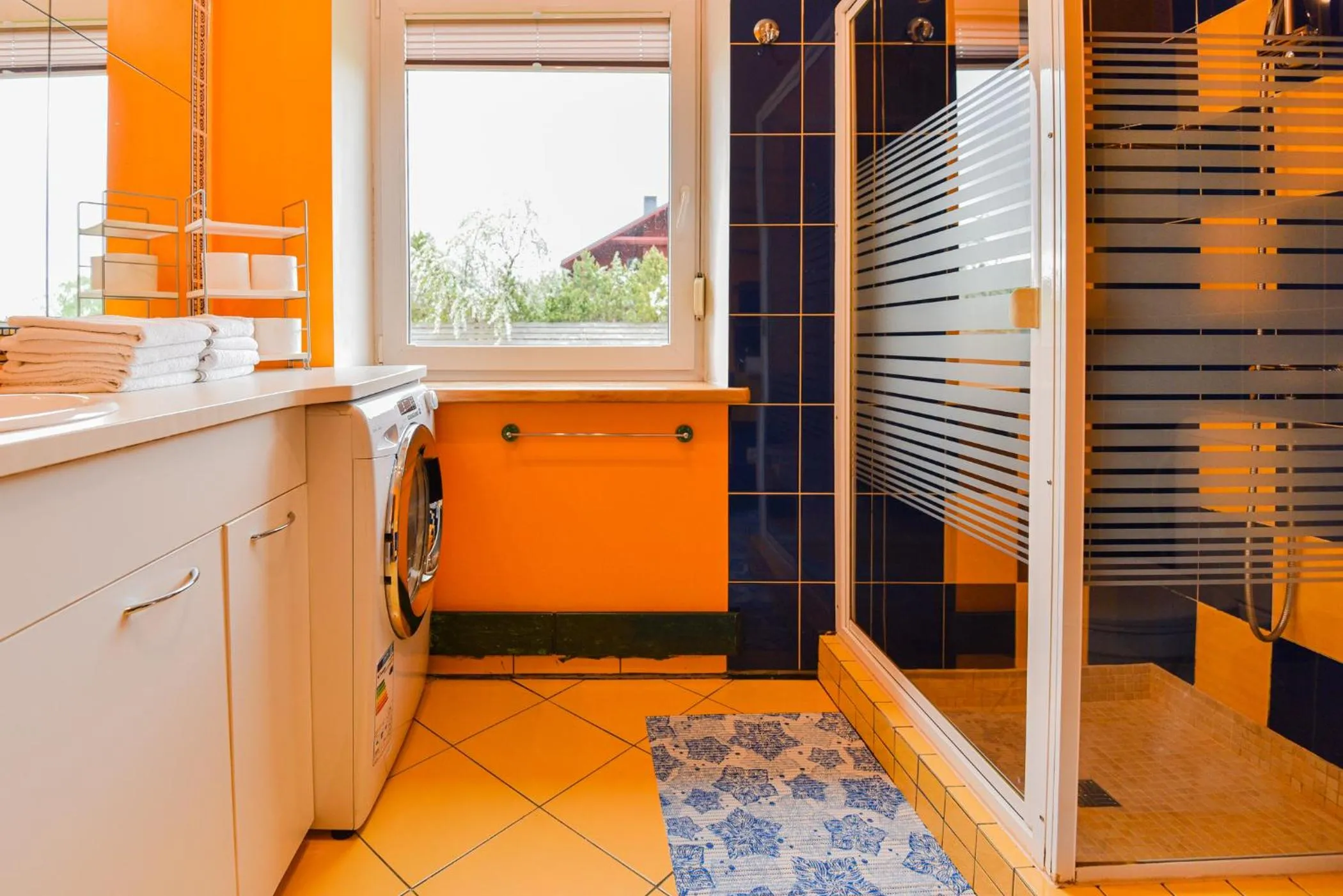washing machine in Eimio Vila