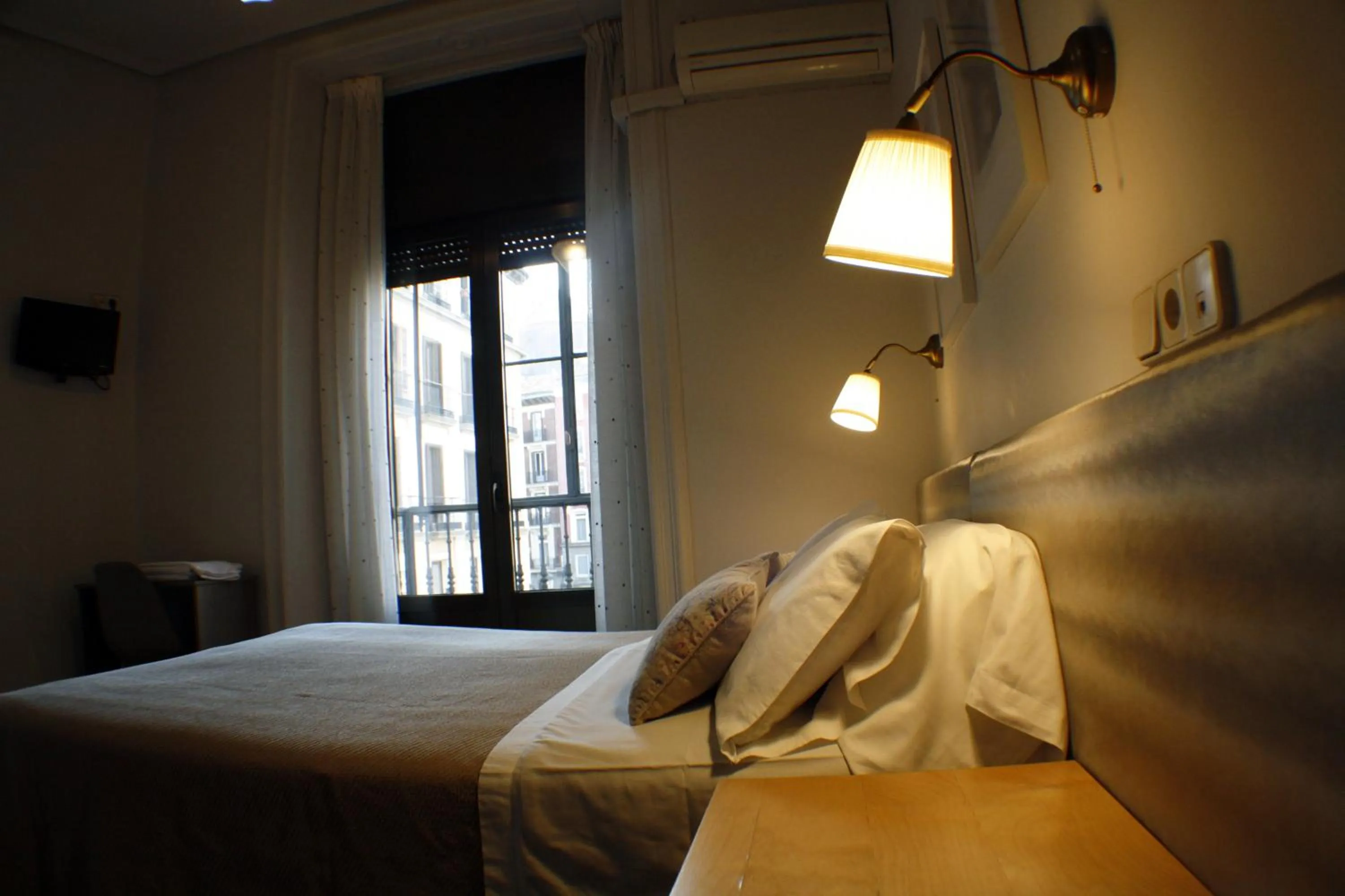 Bedroom, Bed in Hostal Santa Cruz