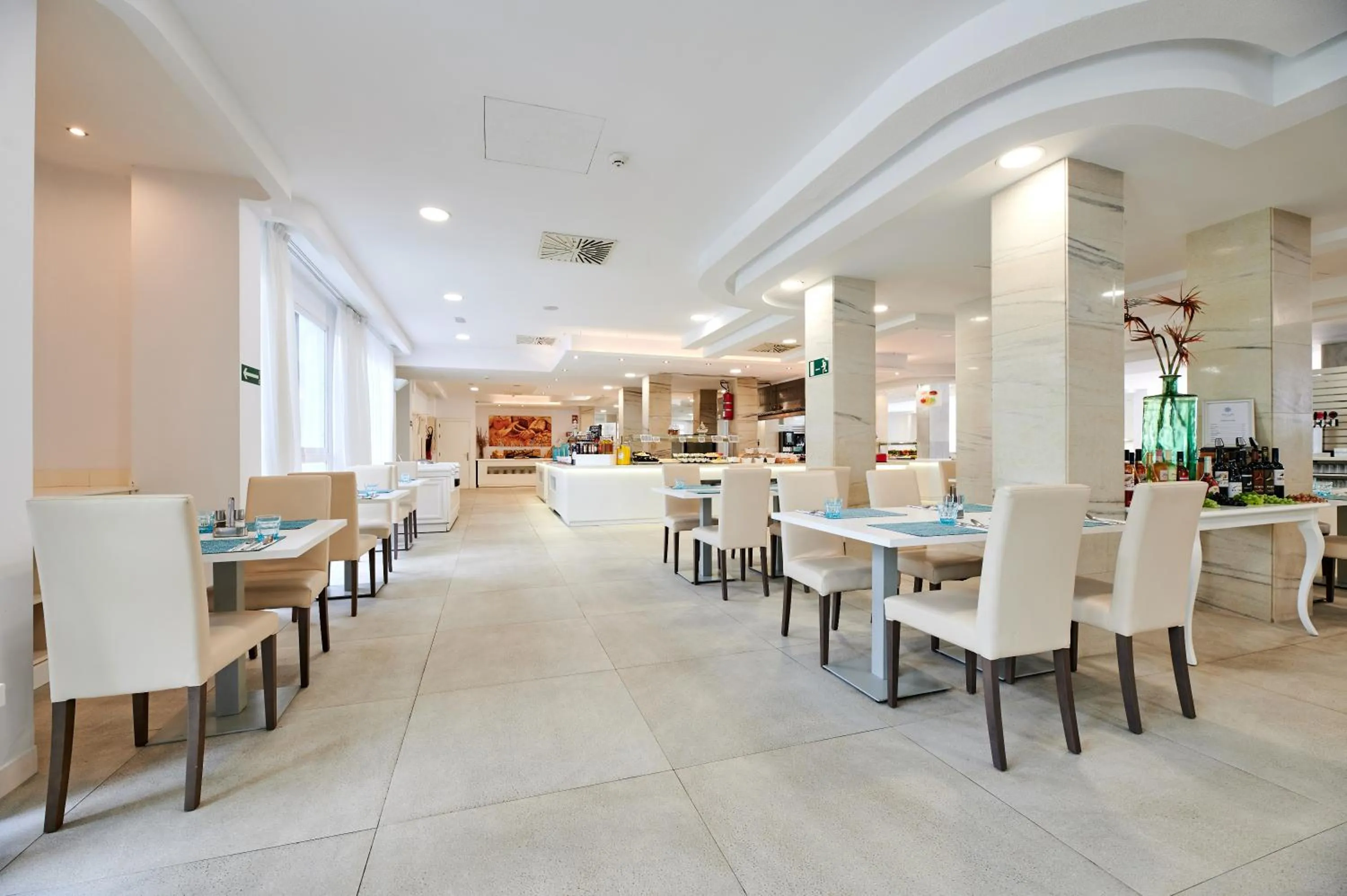 Restaurant/places to eat in AluaSun Continental Park Hotel & Apartments