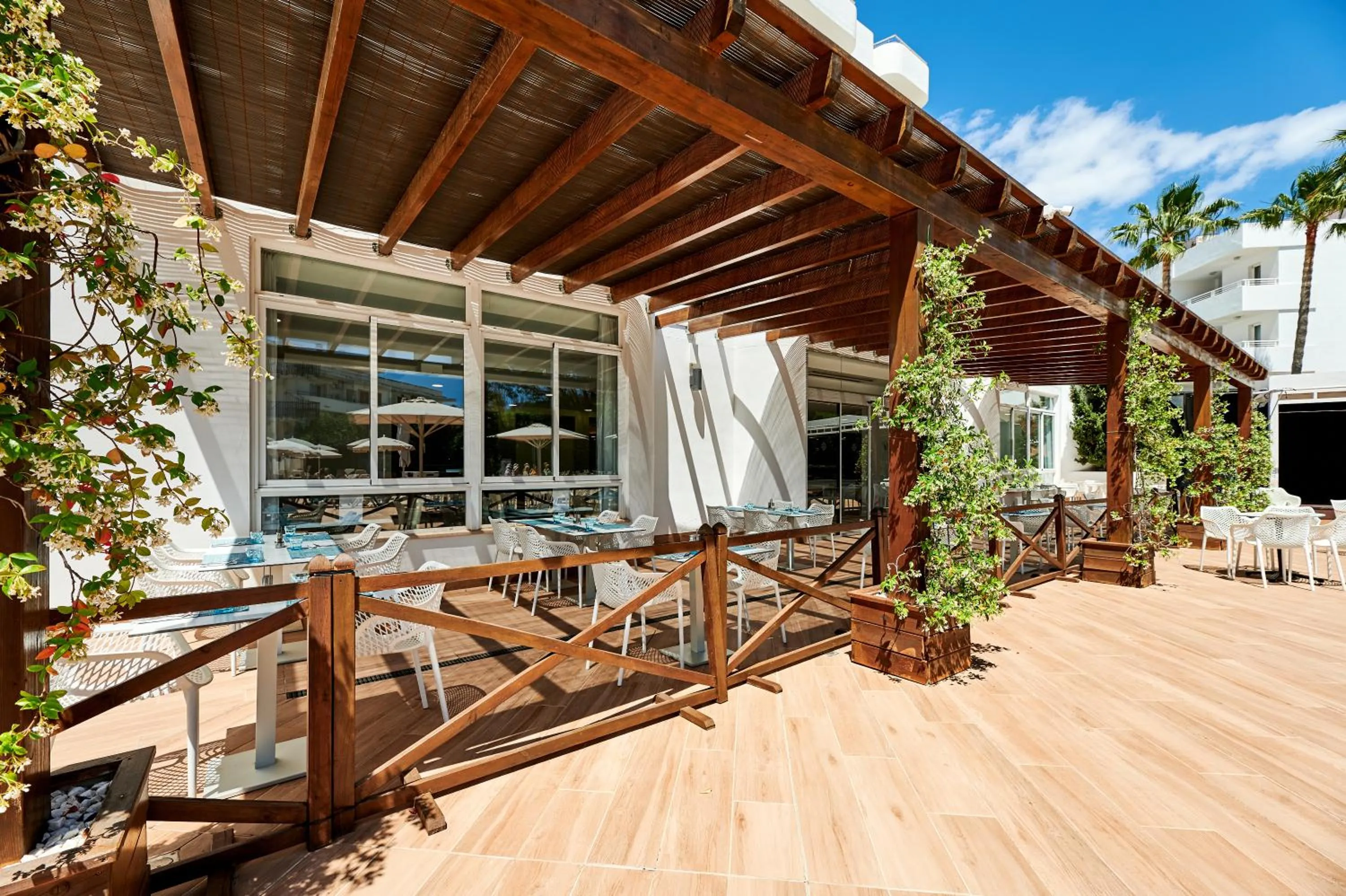 Restaurant/places to eat in AluaSun Continental Park Hotel & Apartments