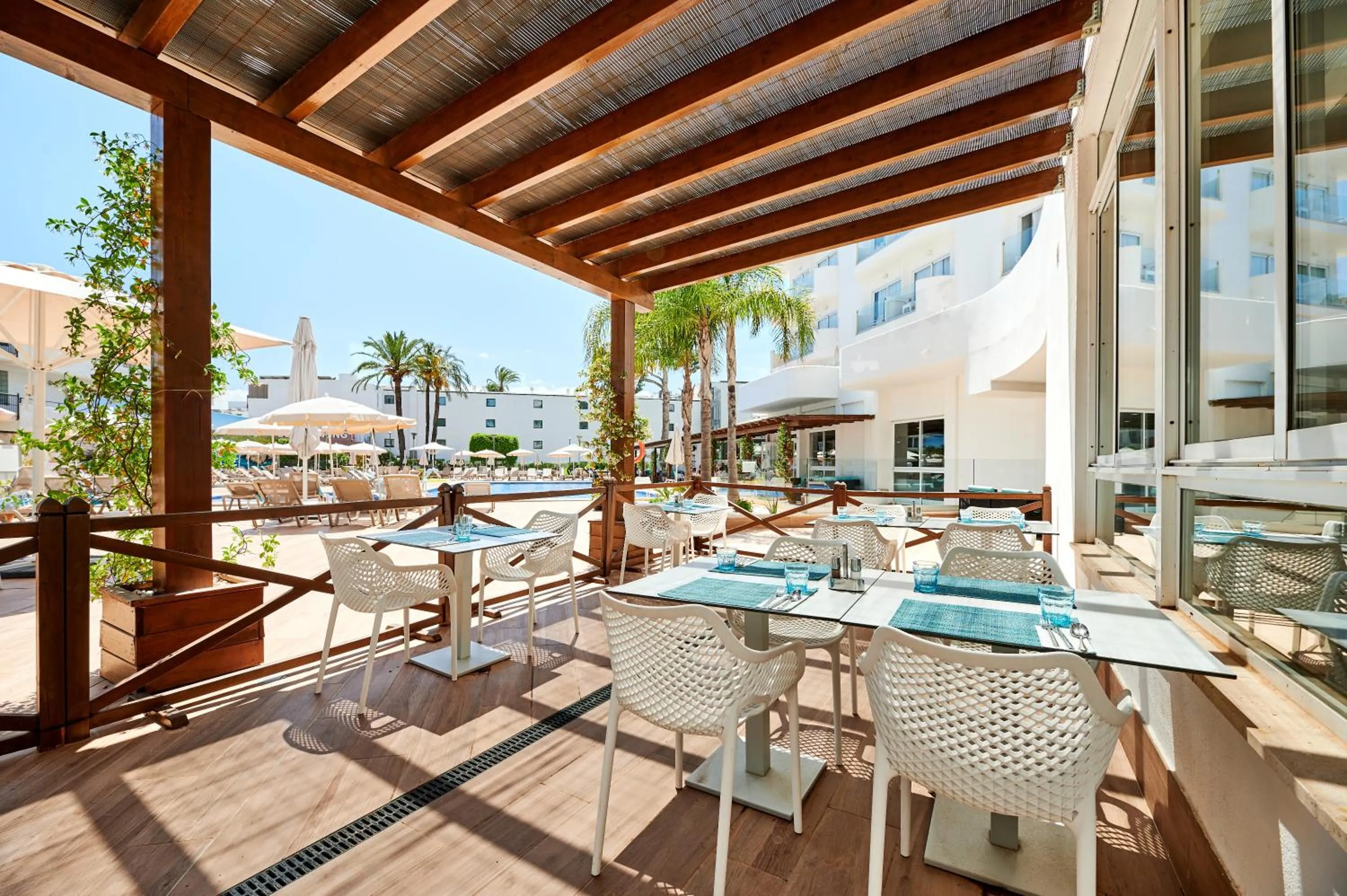 Restaurant/places to eat in AluaSun Continental Park Hotel & Apartments