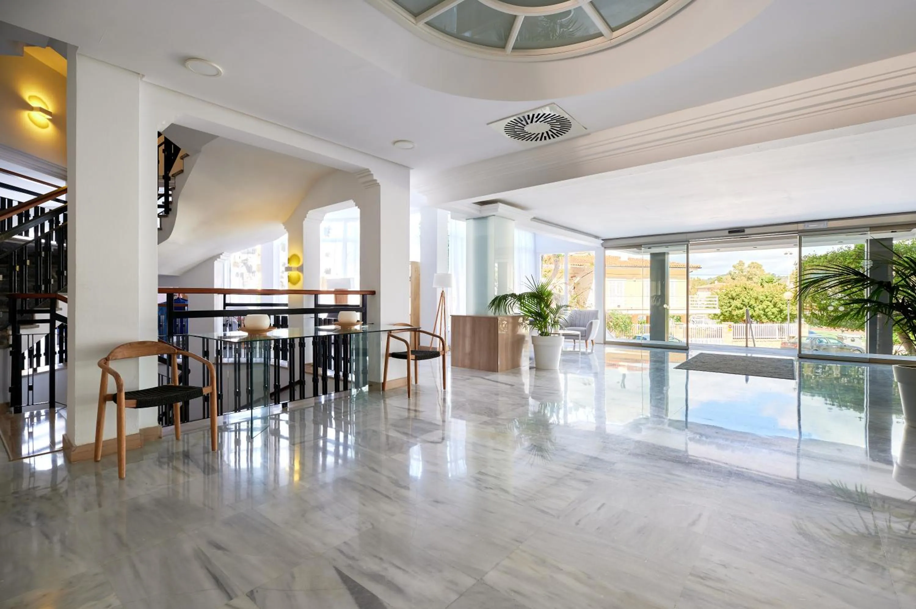 Lobby or reception in AluaSun Continental Park Hotel & Apartments