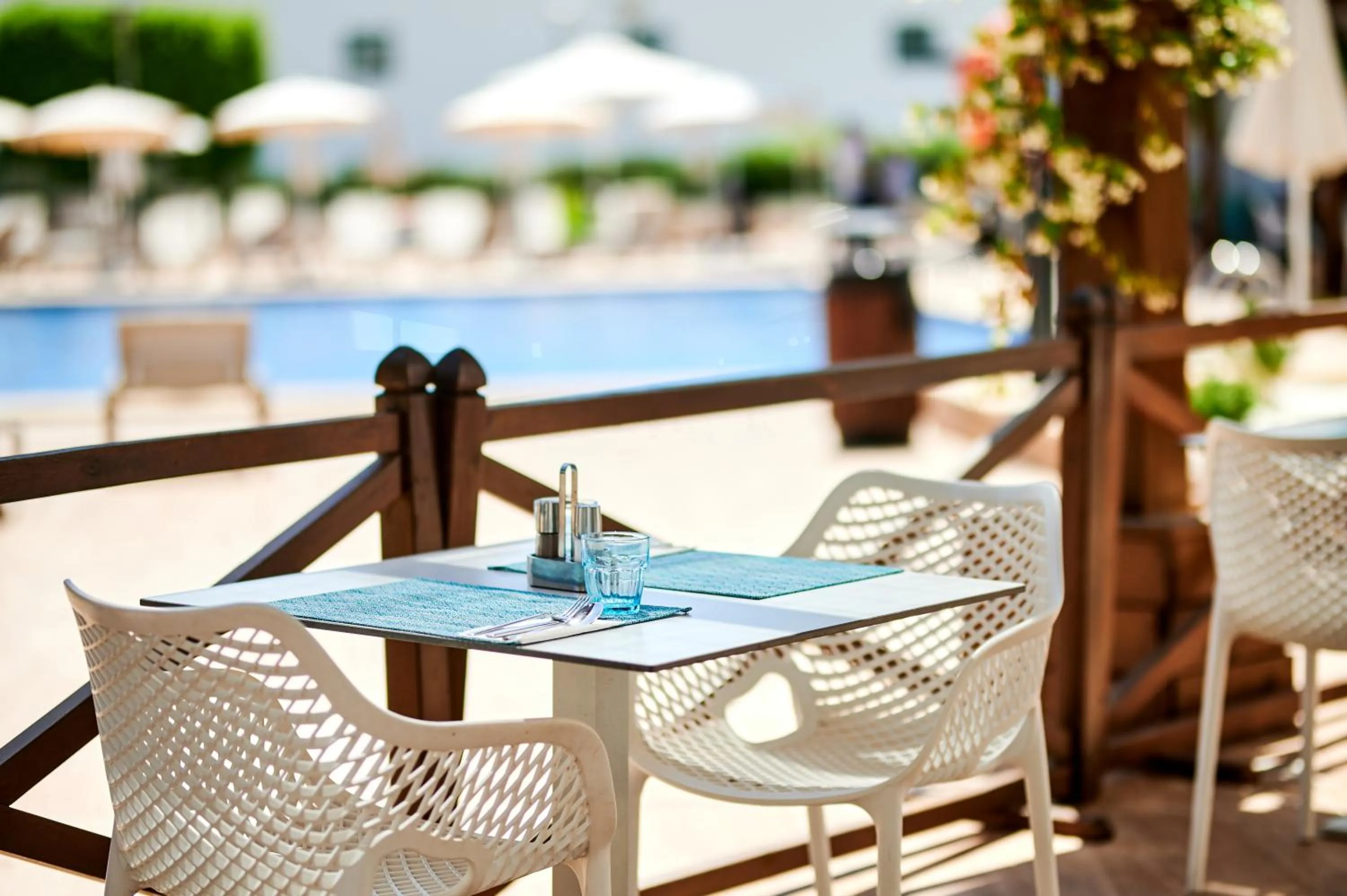 Restaurant/places to eat in AluaSun Continental Park Hotel & Apartments