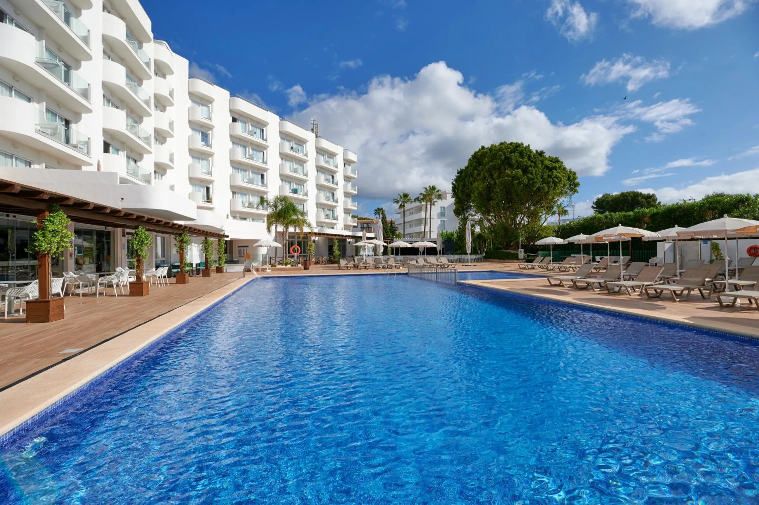 Swimming pool in AluaSun Continental Park Hotel & Apartments
