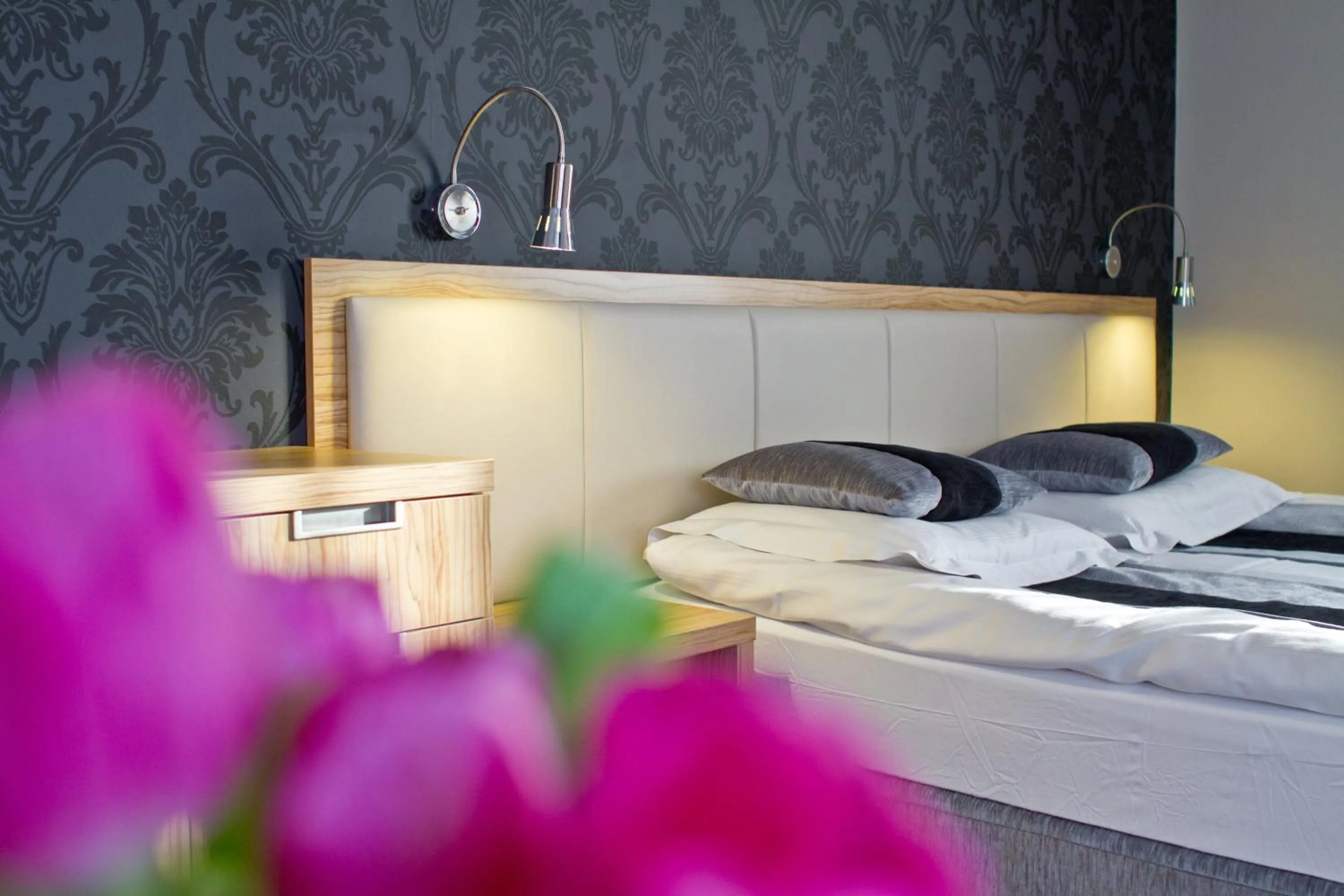 Photo of the whole room, Bed in Silverton -sauna,jacuzzi,mini siłownia,bar sezonowy, przyjazny rodzinom