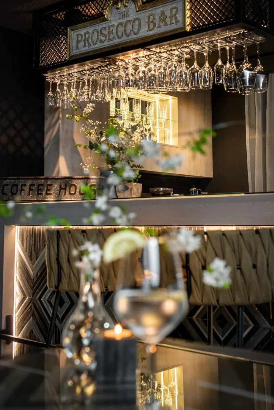 Lounge or bar in Silverton -sauna,jacuzzi,mini siłownia,bar sezonowy, przyjazny rodzinom