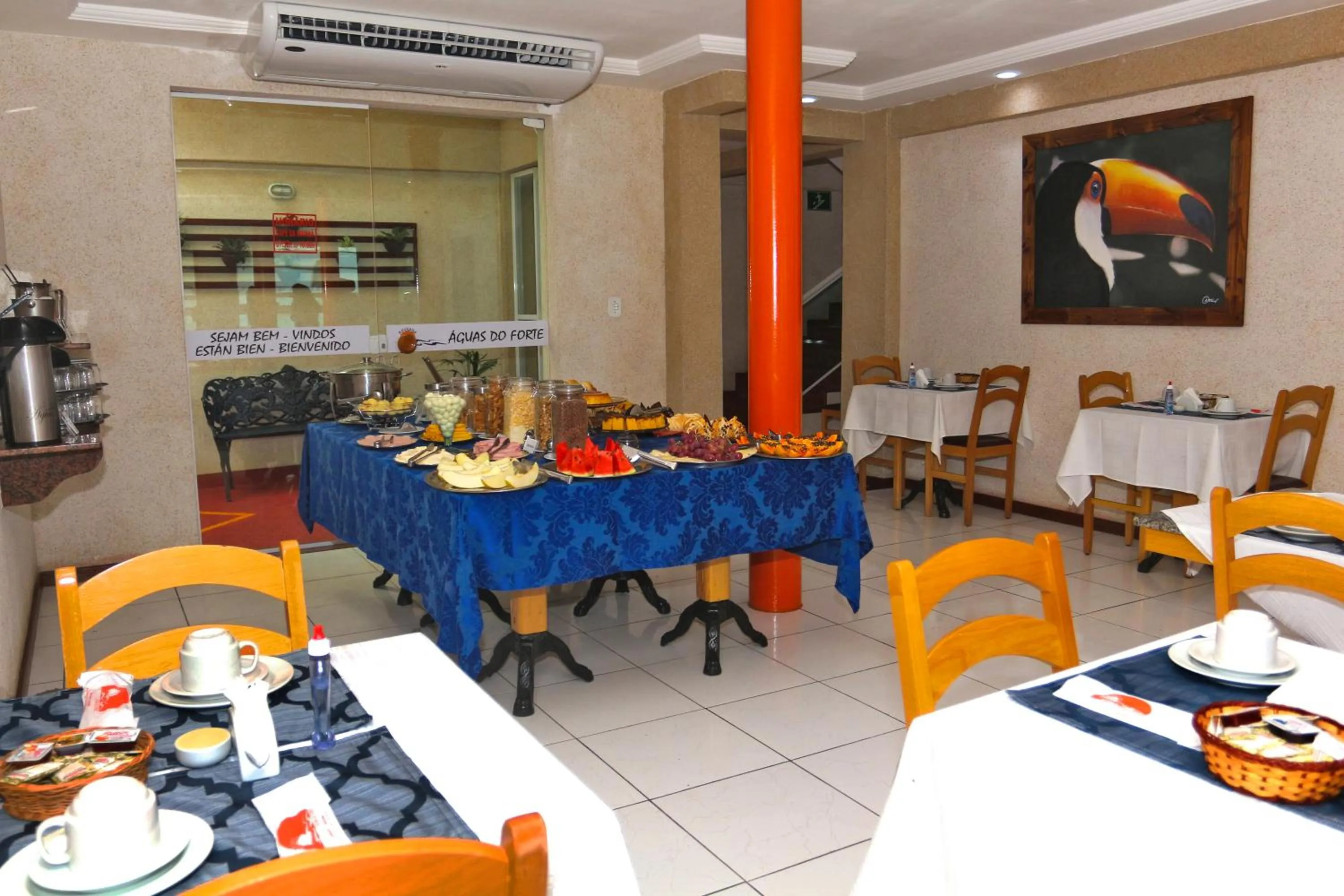 Buffet breakfast in Pousada Águas do Forte