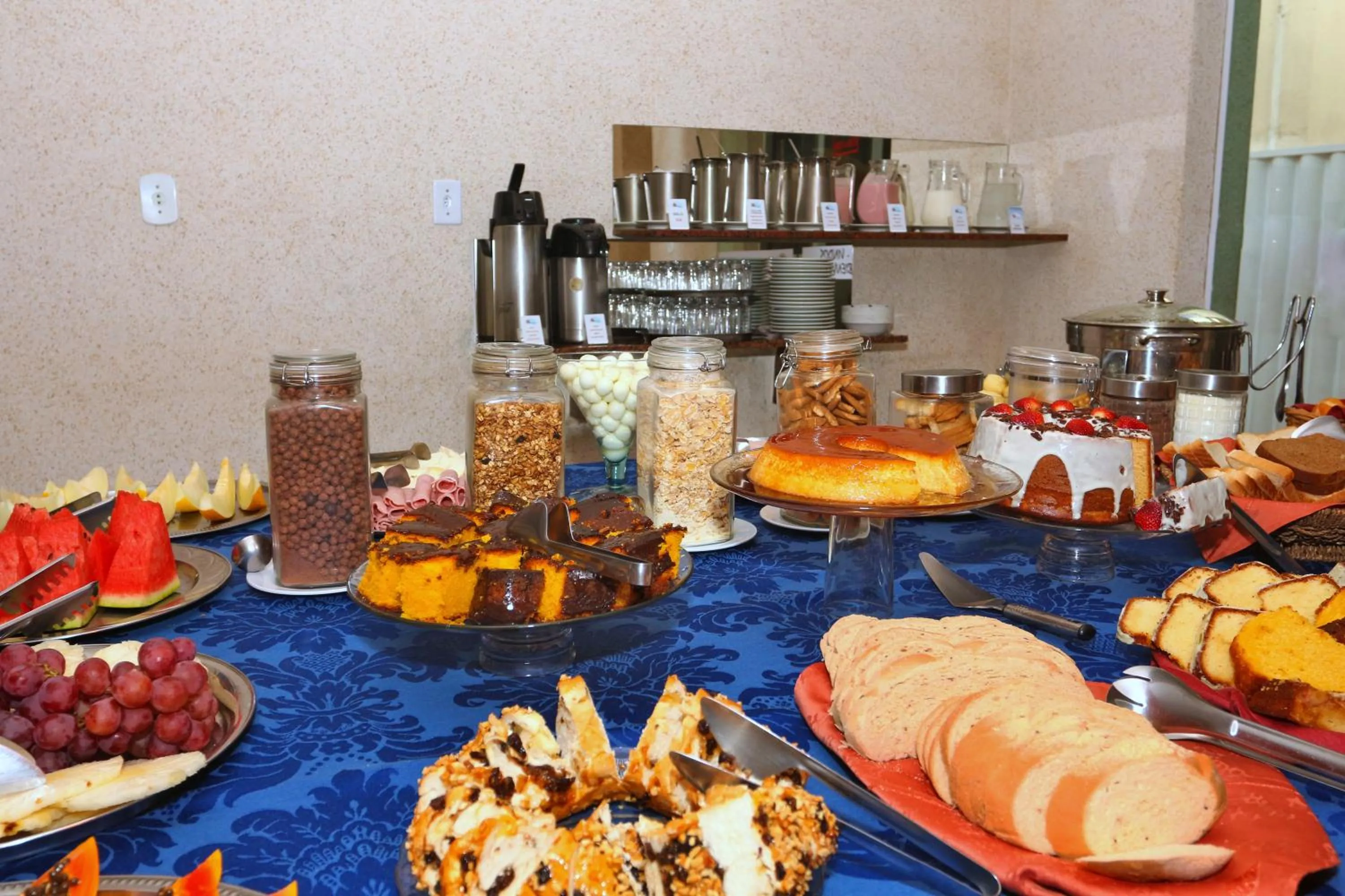 Buffet breakfast in Pousada Águas do Forte