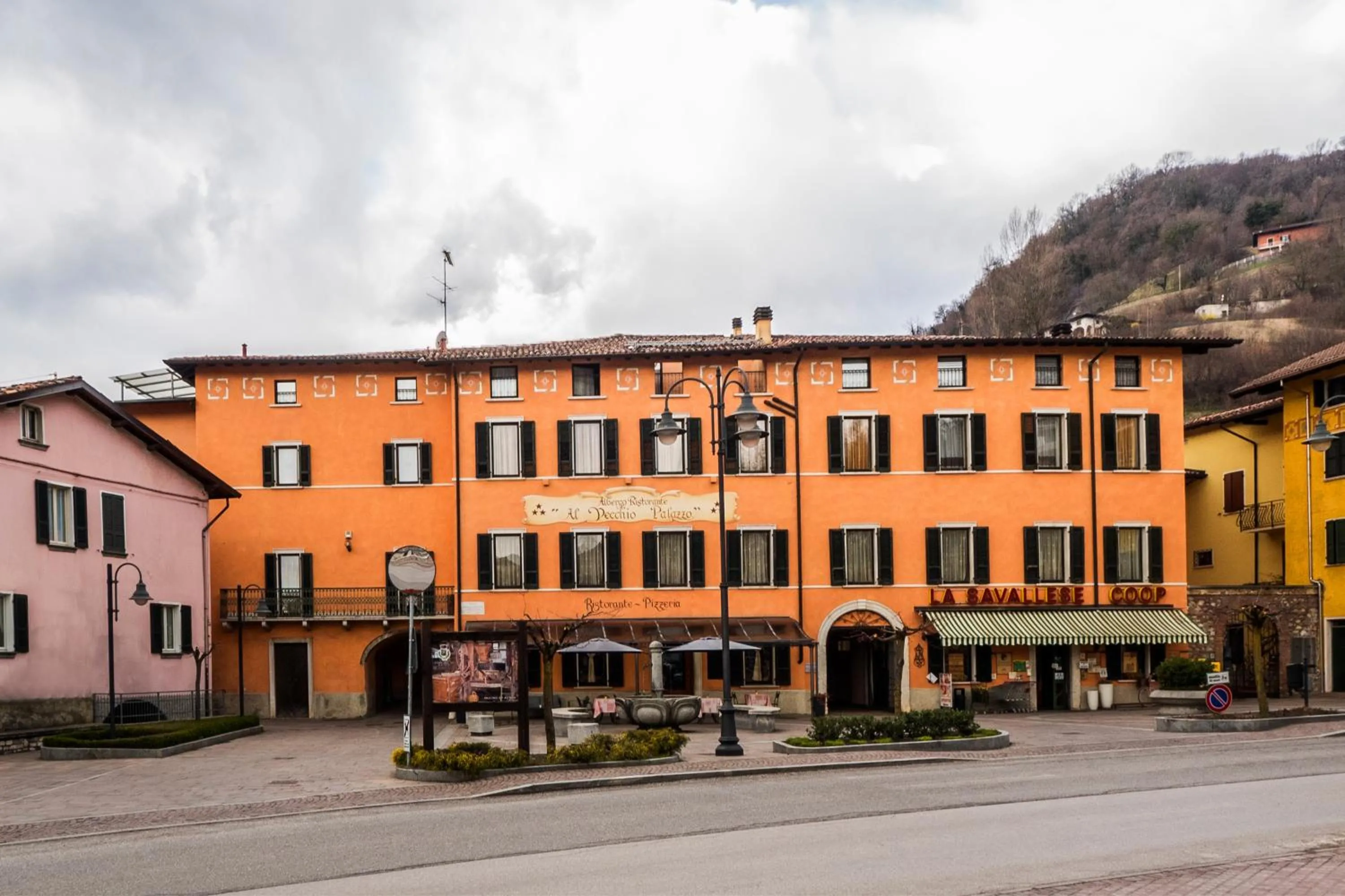 Property building in Al Vecchio Palazzo