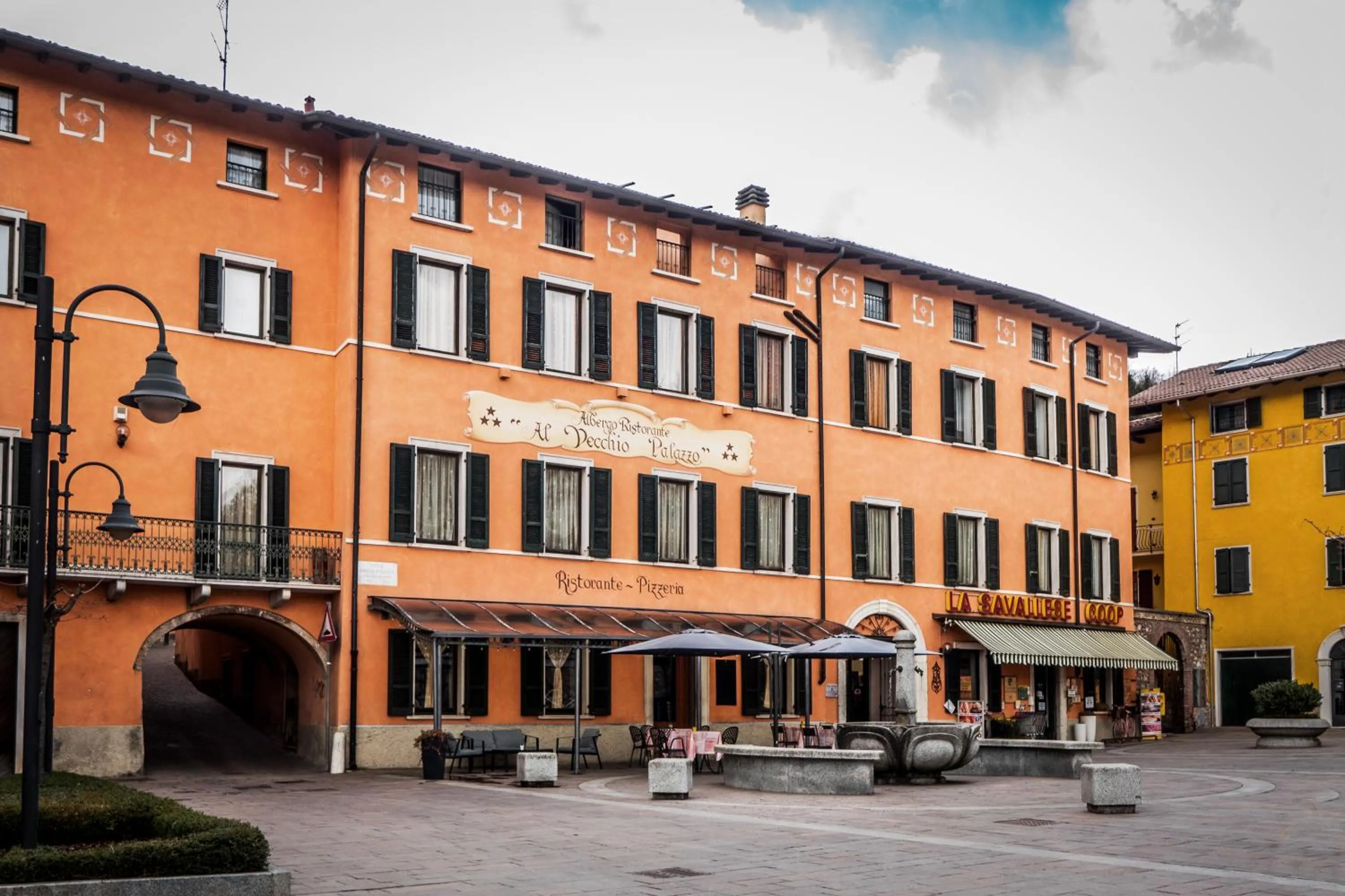 Property building in Al Vecchio Palazzo