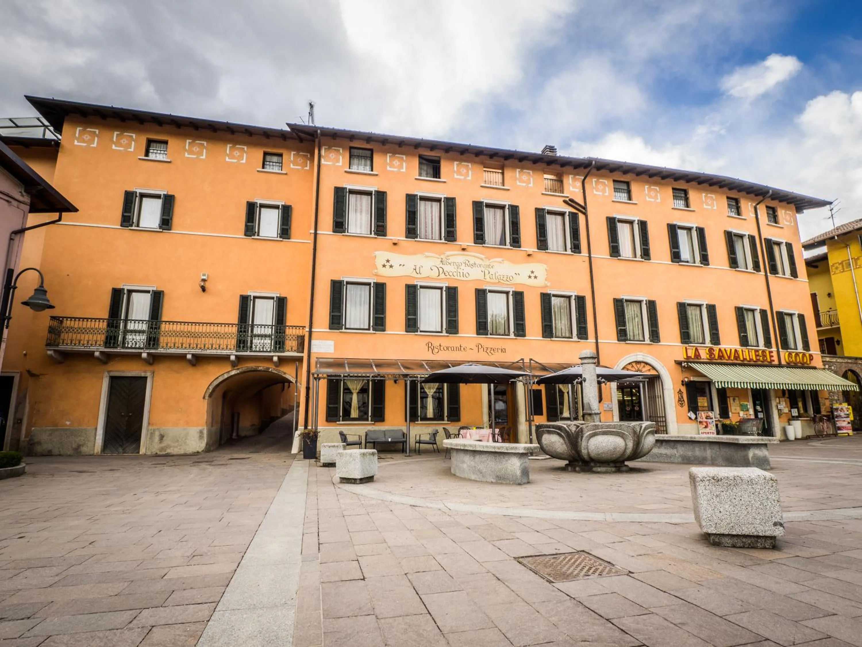 Property building in Al Vecchio Palazzo