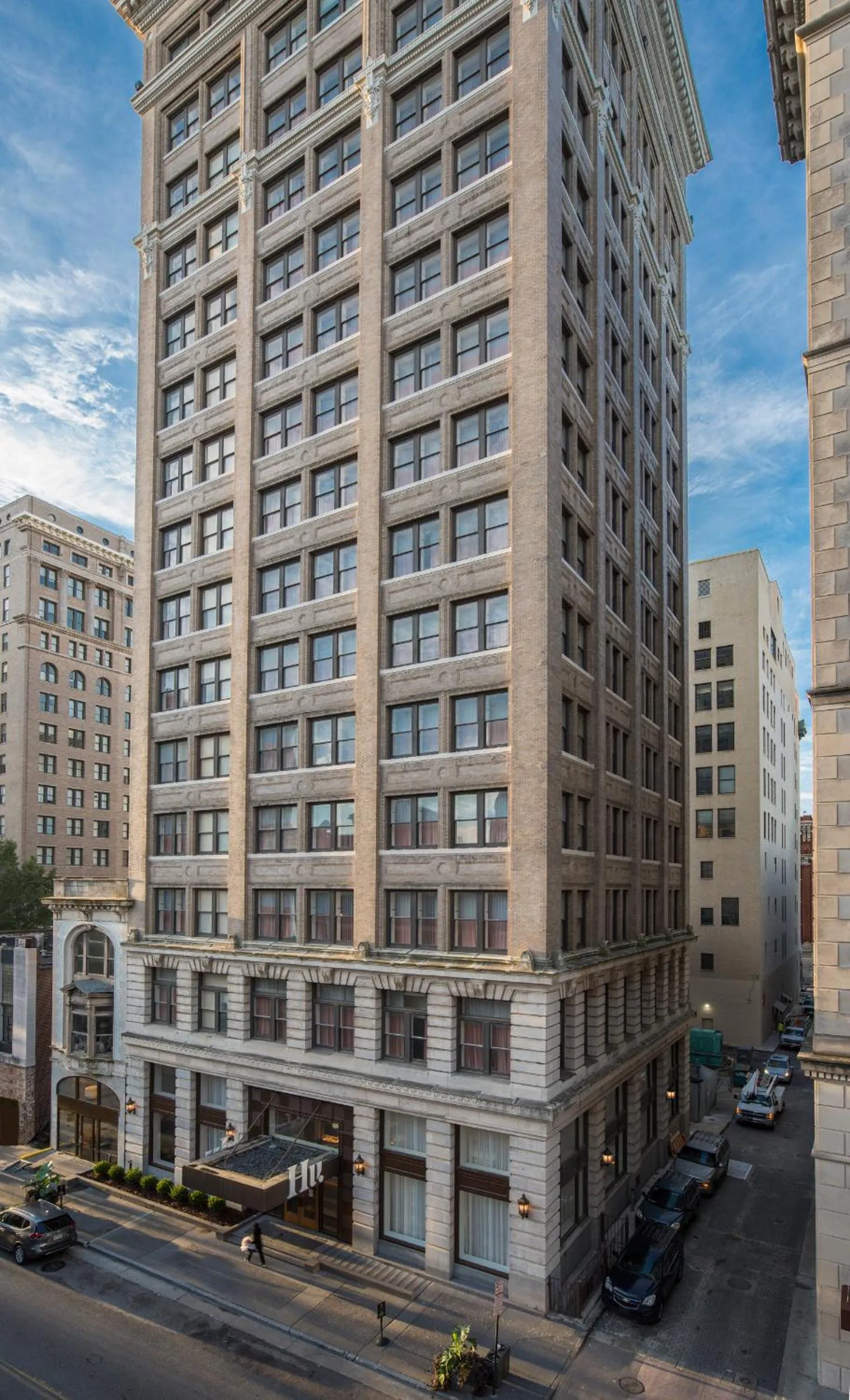 Facade/entrance in Hu Hotel Memphis