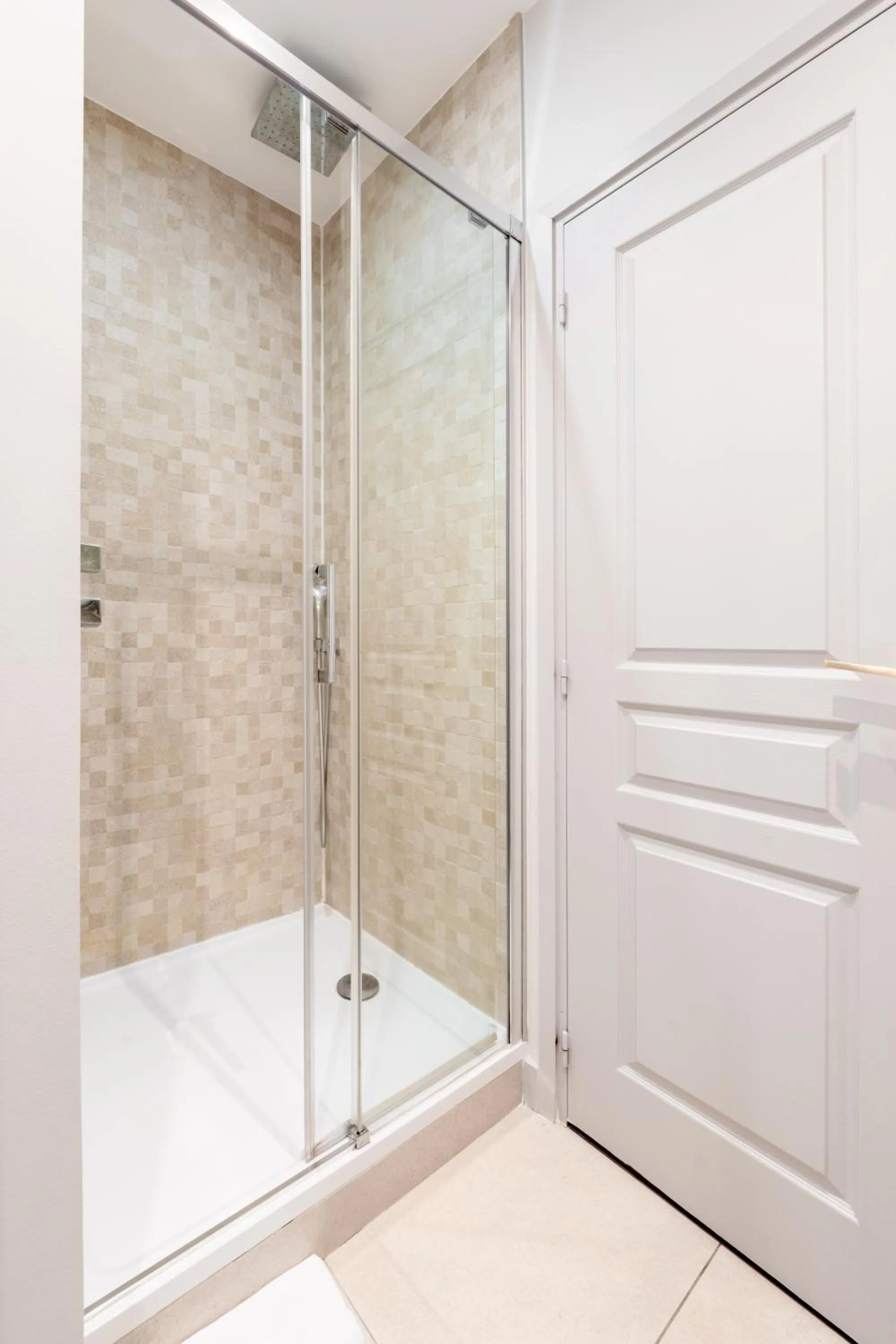 Shower in Apparts de l'Oncle Louis