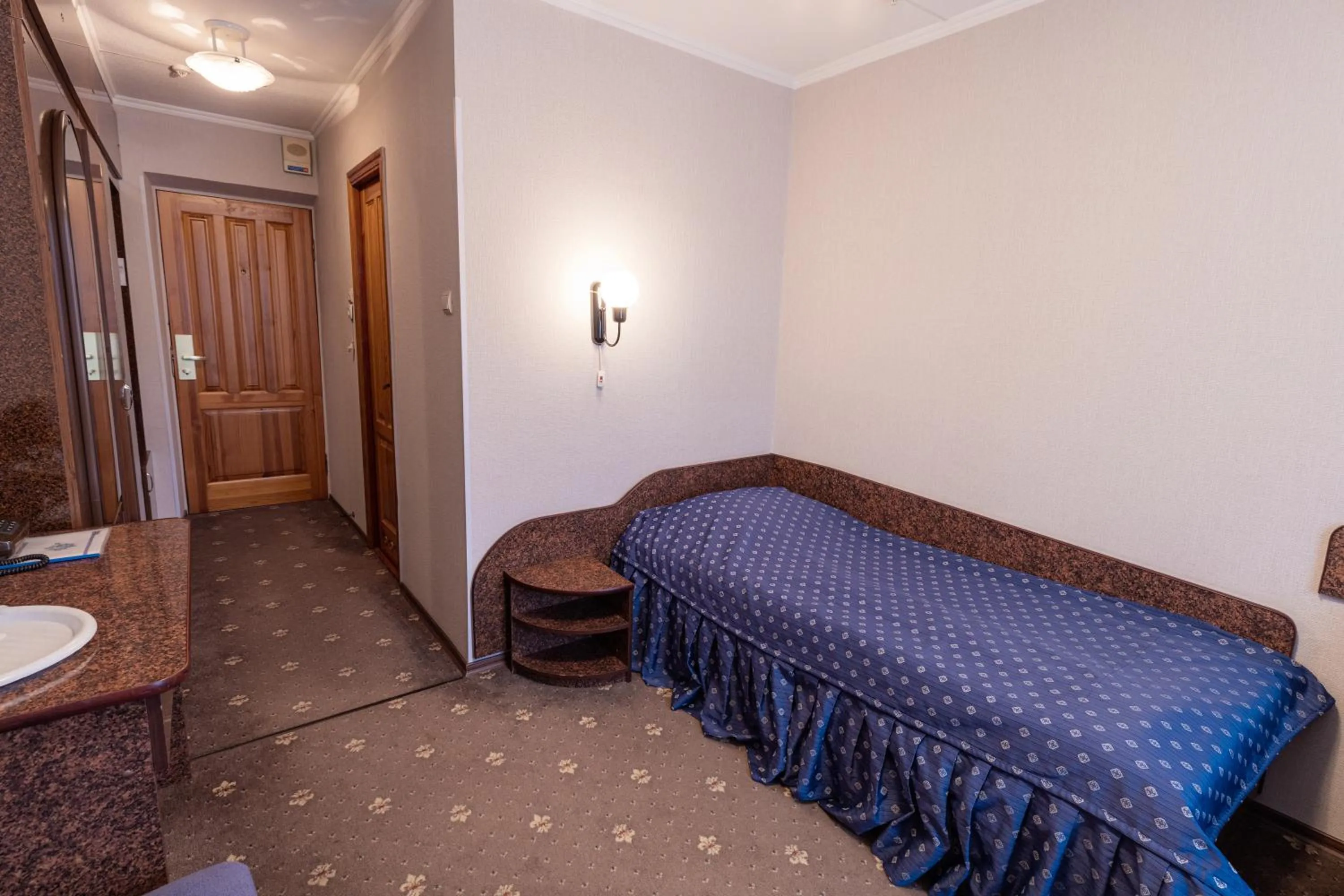 Photo of the whole room, Bed in Hotel Mir