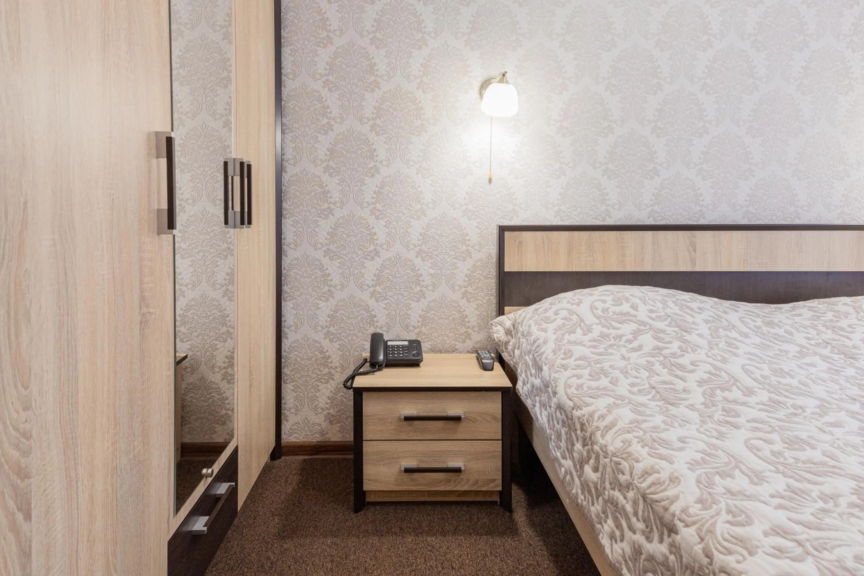 Bedroom, Bed in Hotel Mir