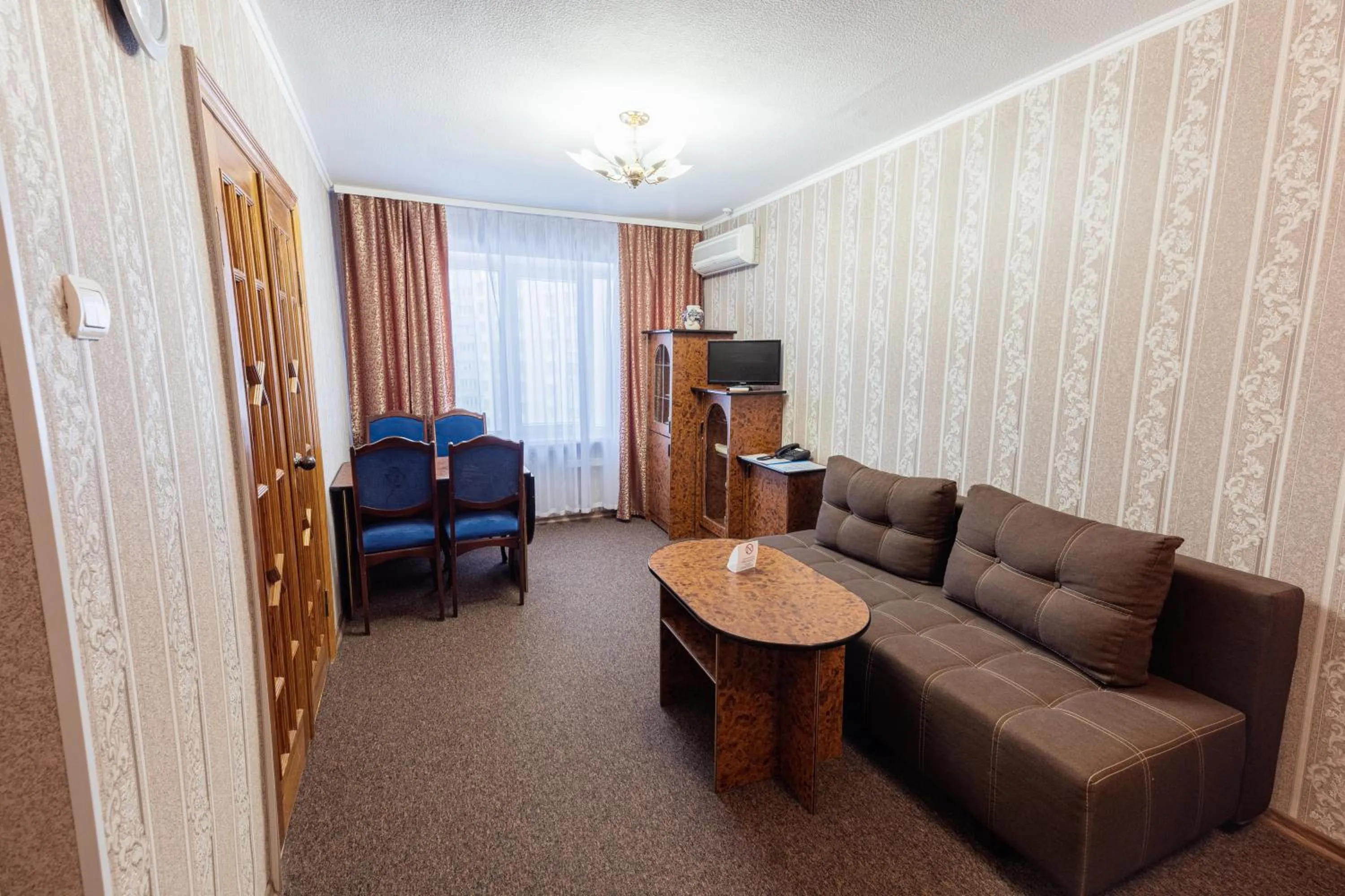 Living room in Hotel Mir