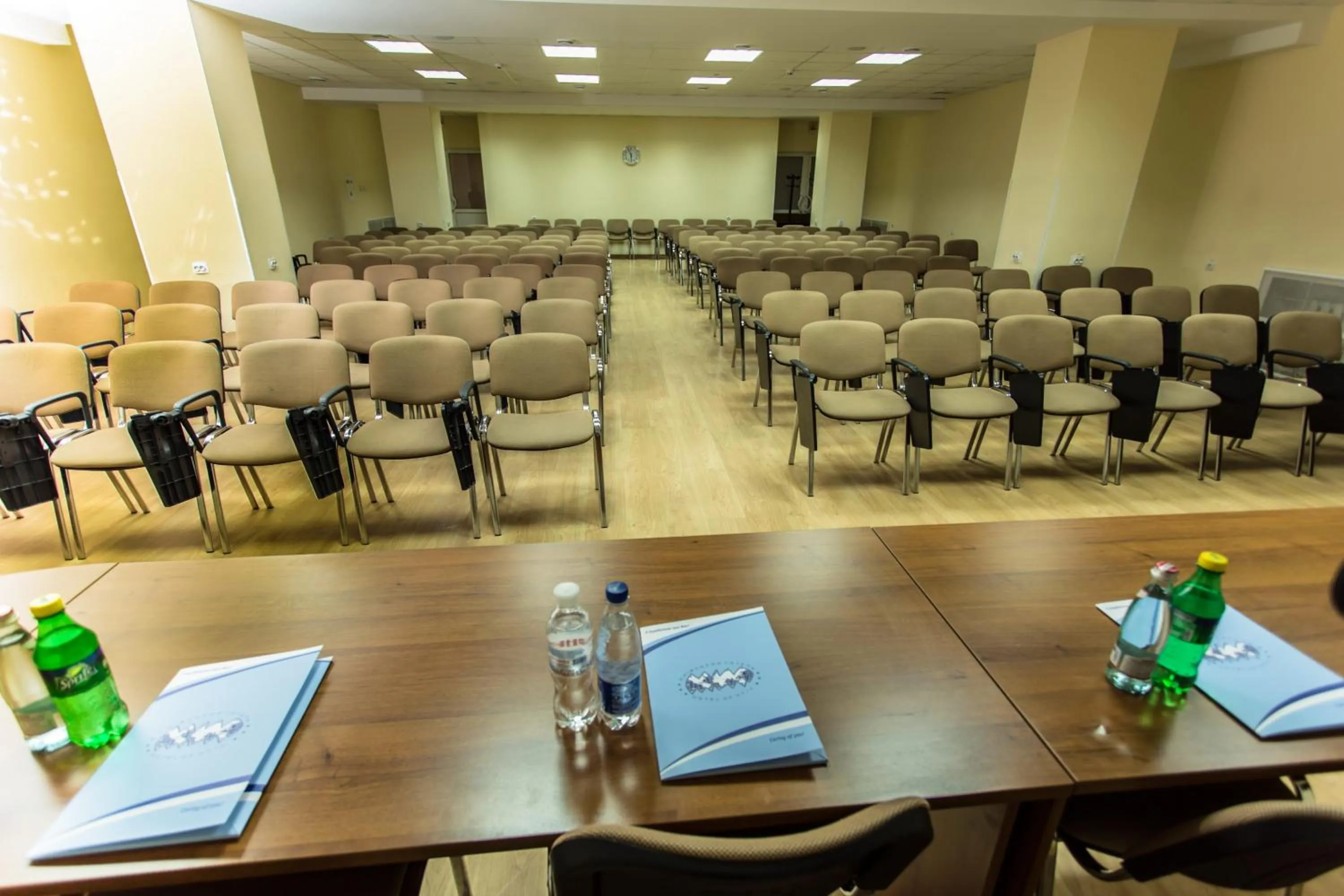 Business facilities in Hotel Mir
