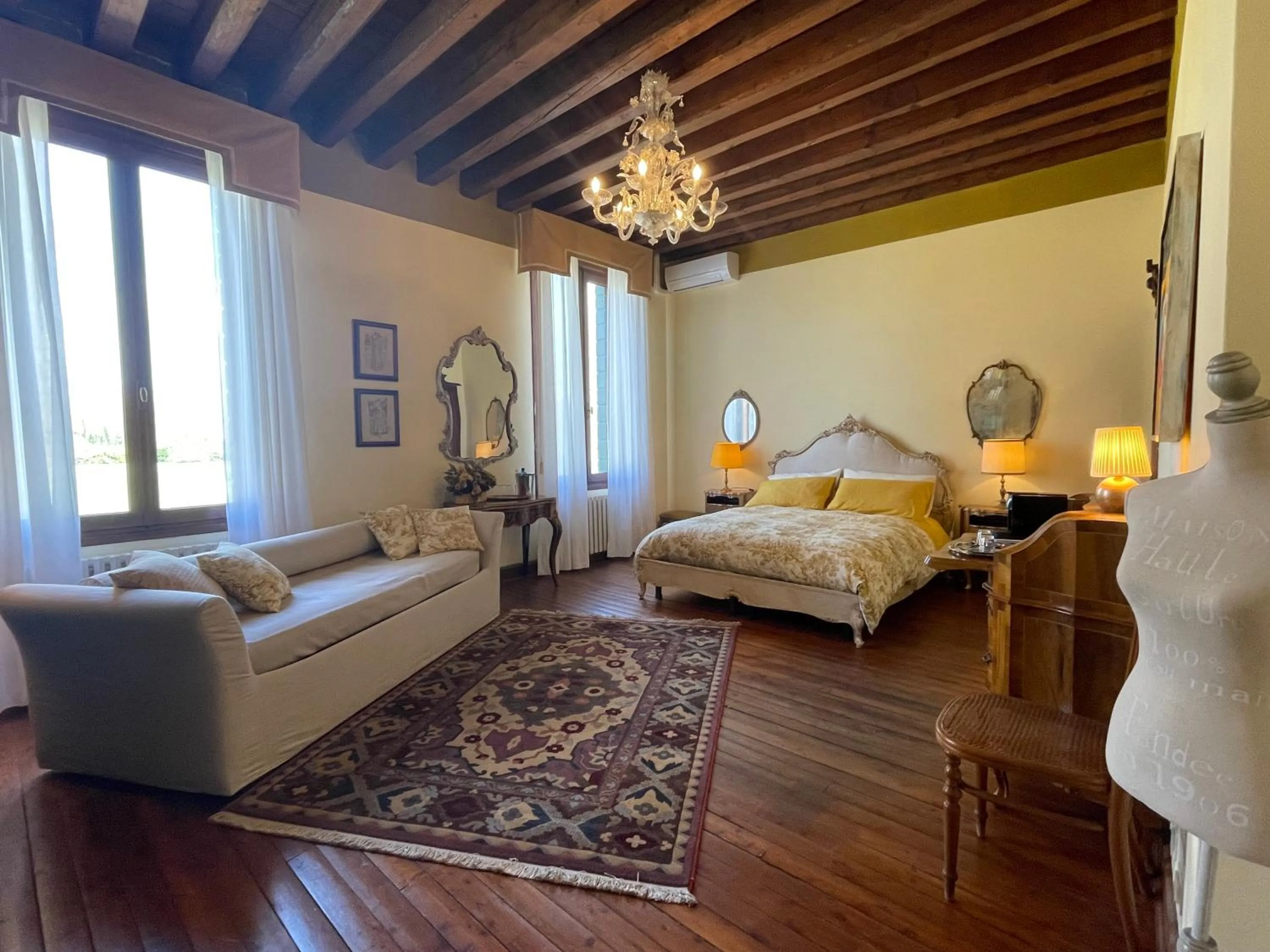 Photo of the whole room, Bed in Villa Irene