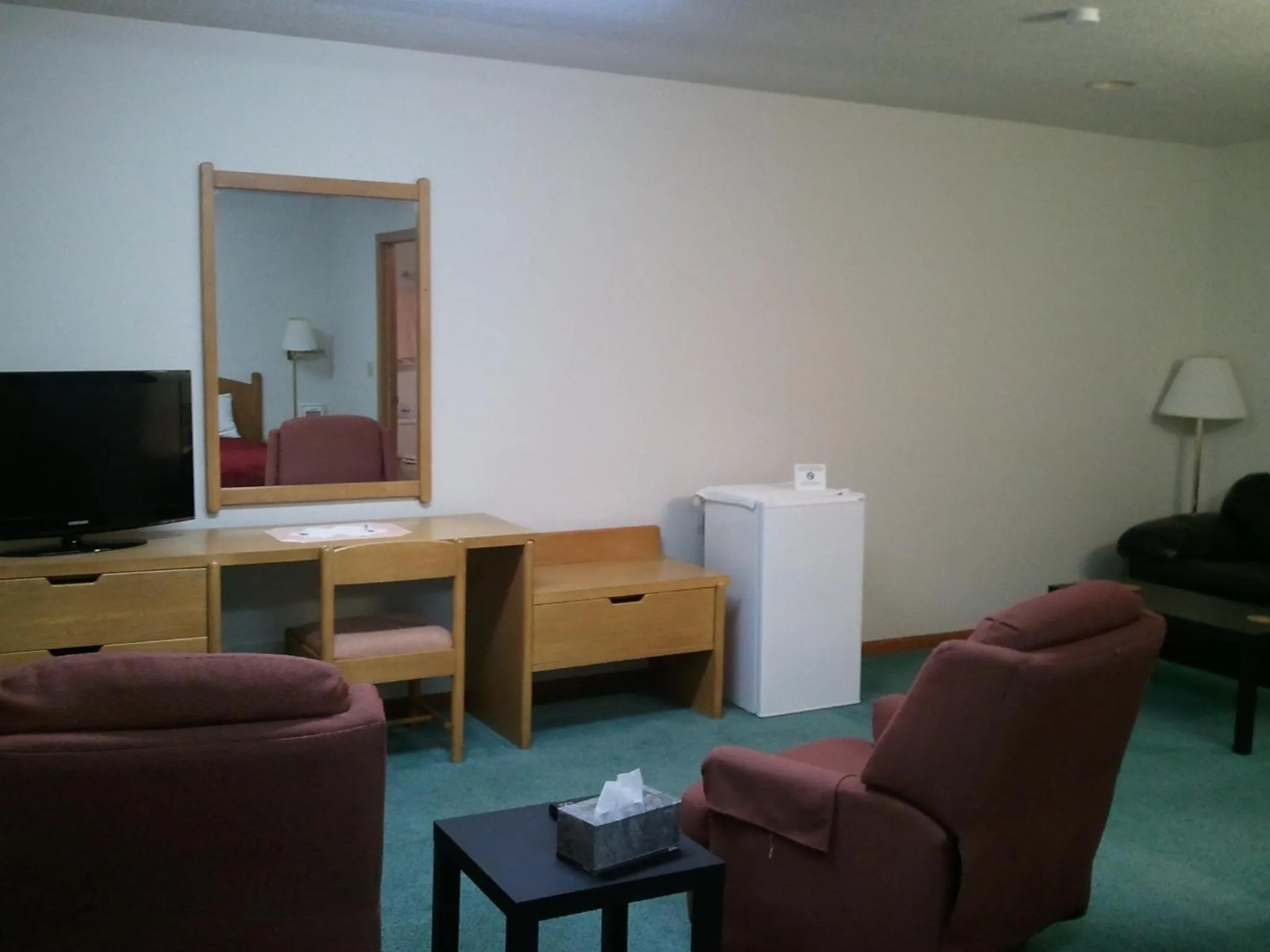 Seating Area in Red Carpet Motel - Knoxville