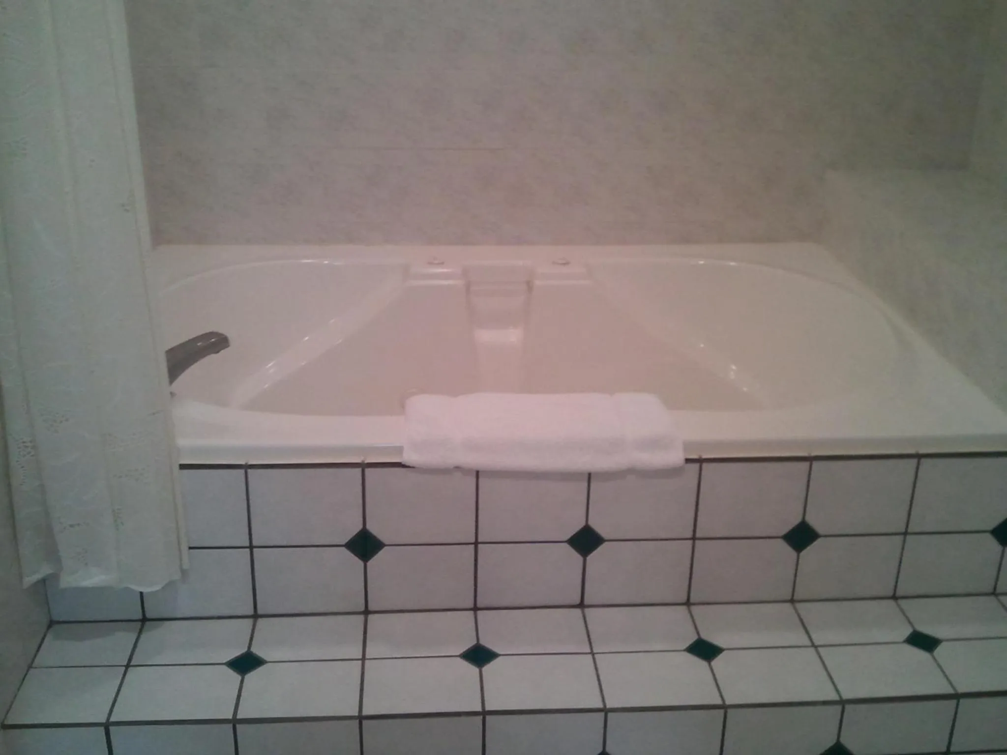 Bathroom in Red Carpet Motel - Knoxville