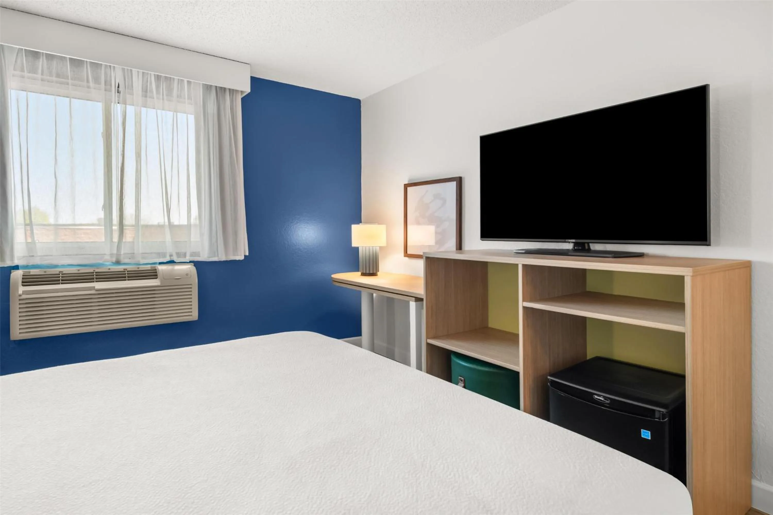 Bed in Spark By Hilton Eden Prairie