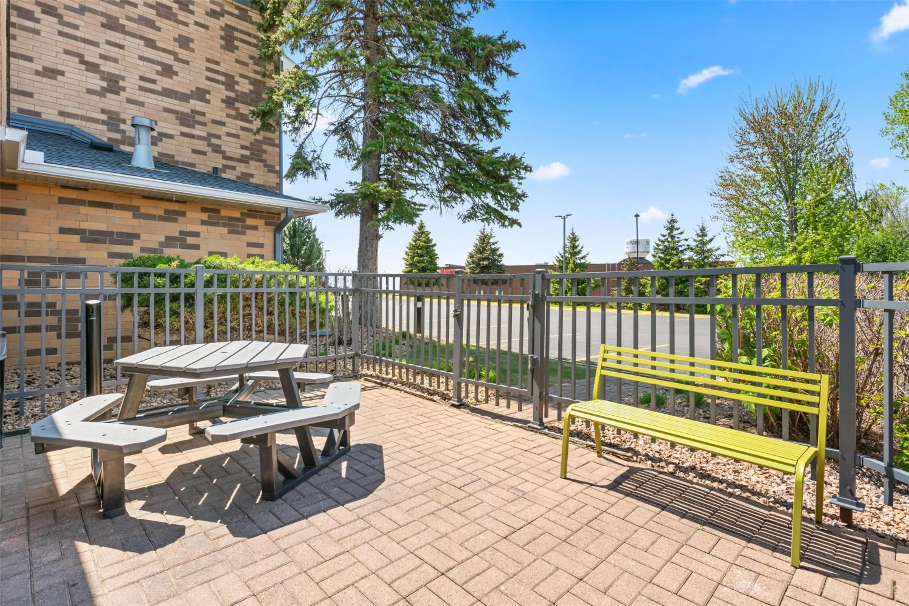 Patio in Spark By Hilton Eden Prairie